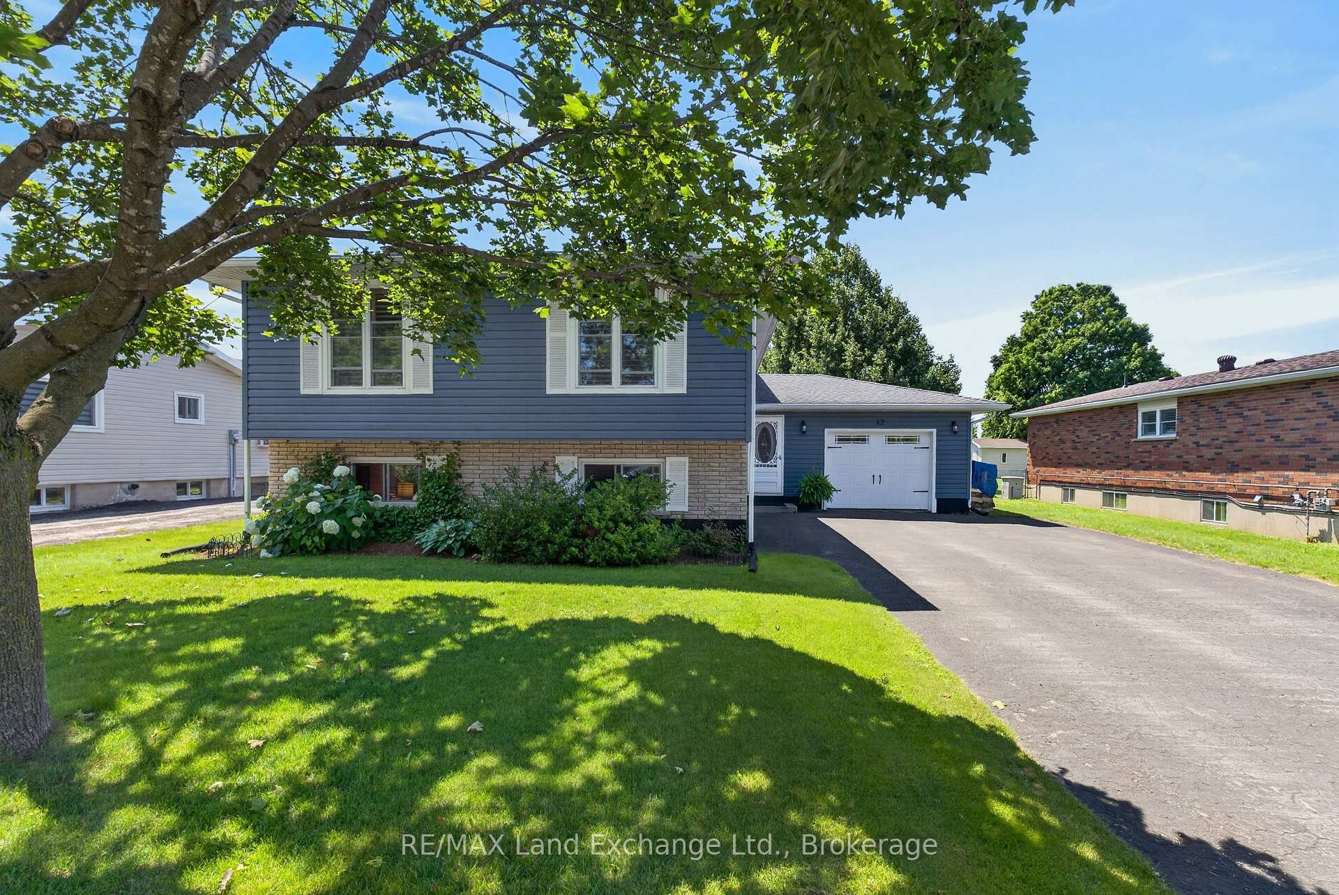 42 Webster Street, Kincardine, ON, exterior