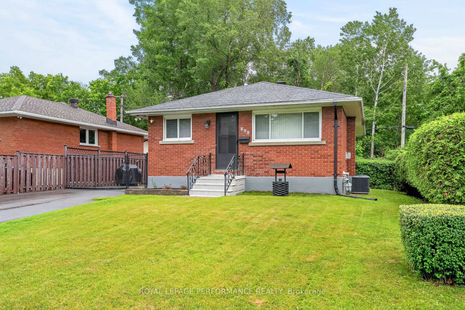 898 Charleswood Avenue, Overbrook - Castleheights and Area, ON, exterior