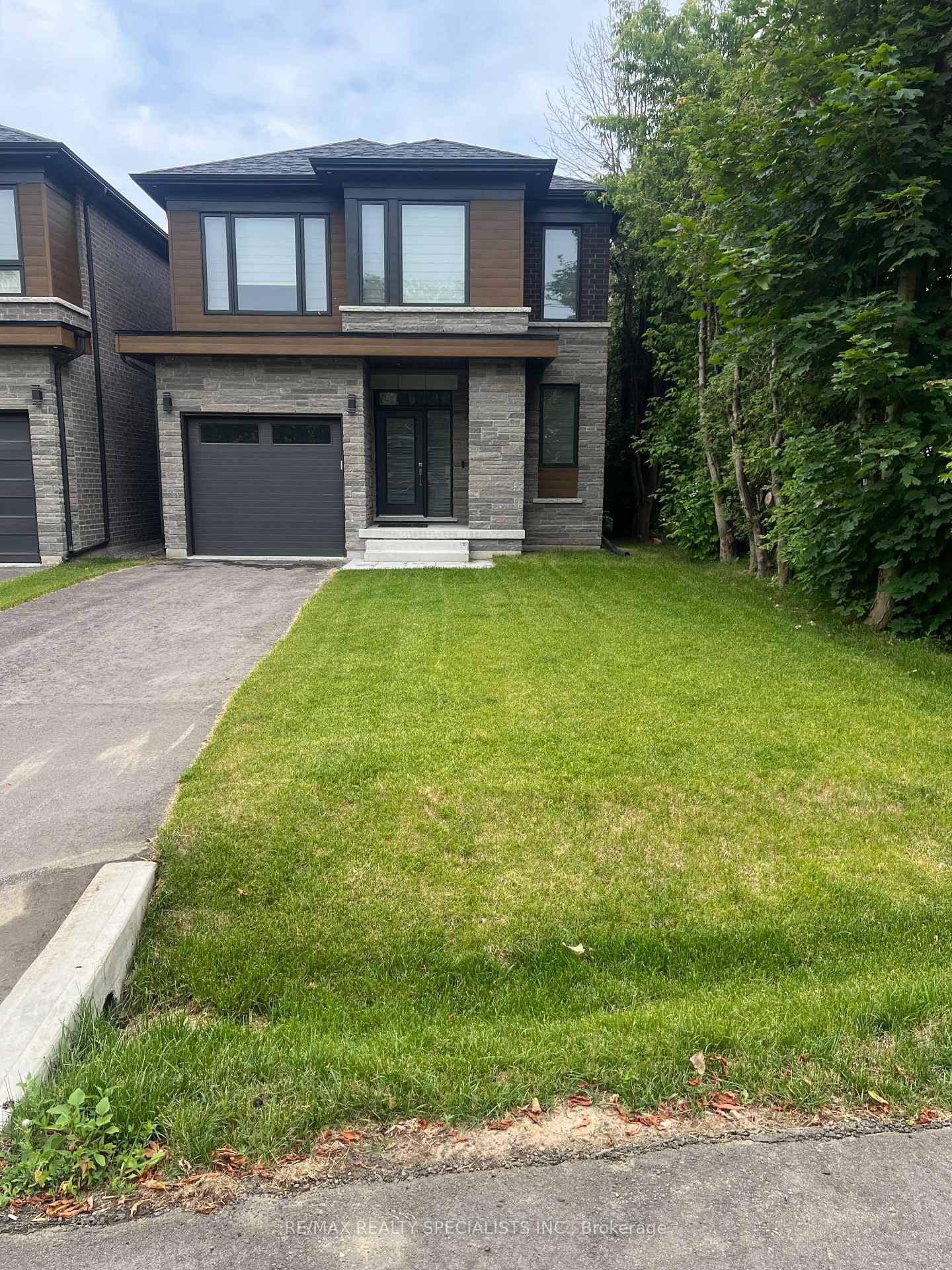 1088 Casson Avenue, Mississauga, ON, exterior