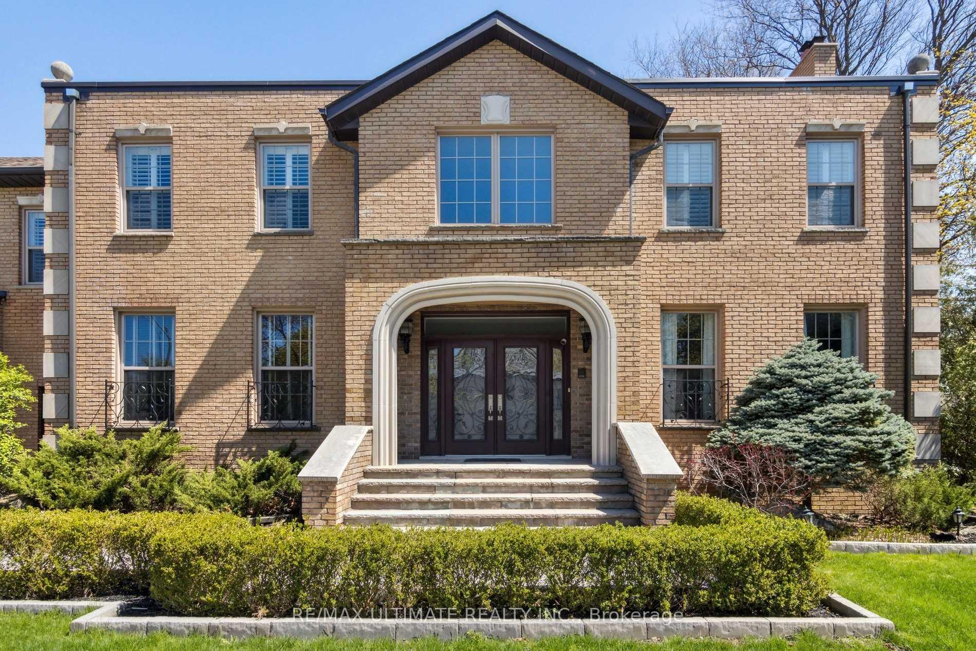 1 Versailles Court, Toronto C13, ON, exterior