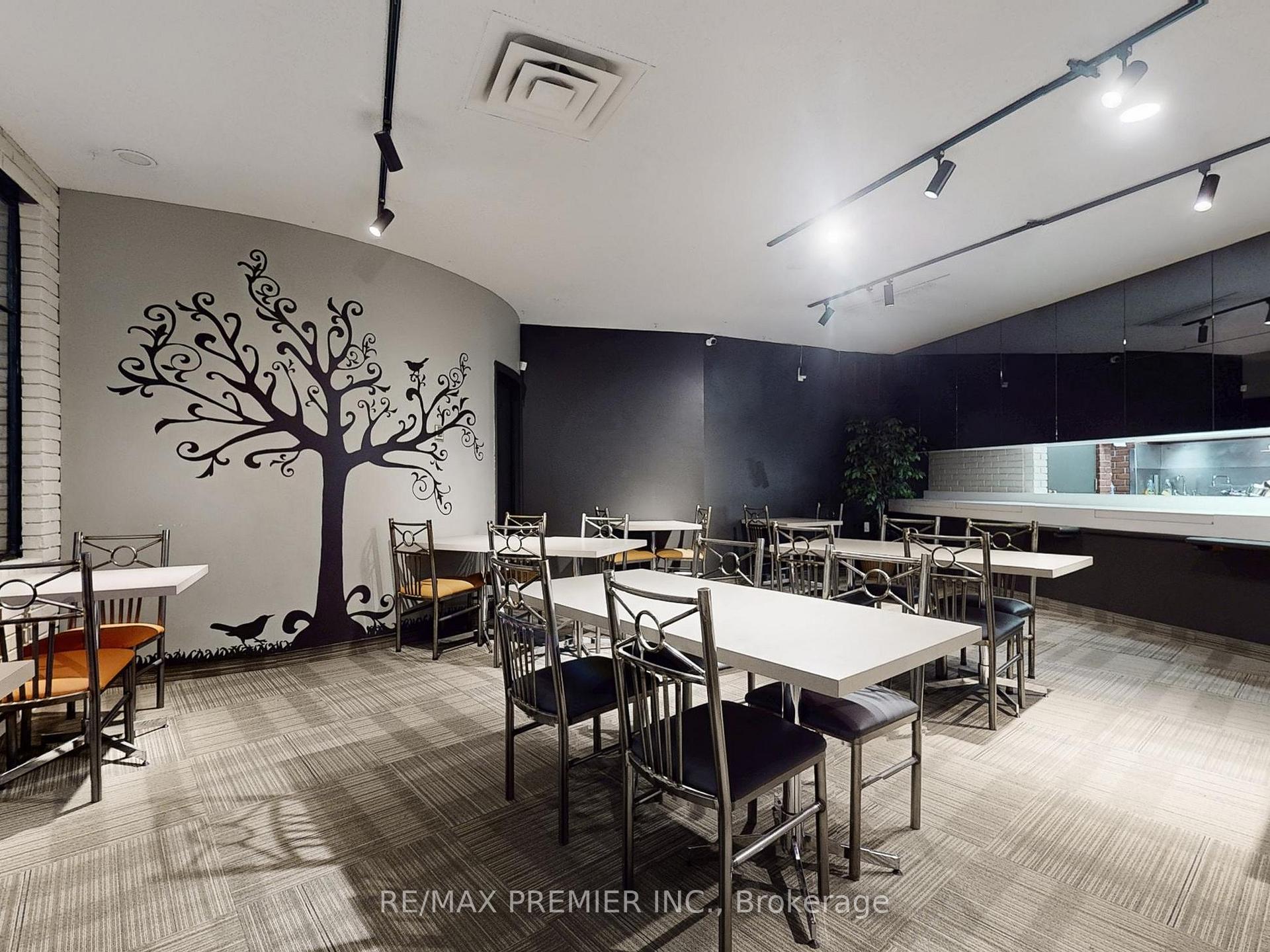100, 103 - 3390 South Service Road, Burlington, ON, exterior