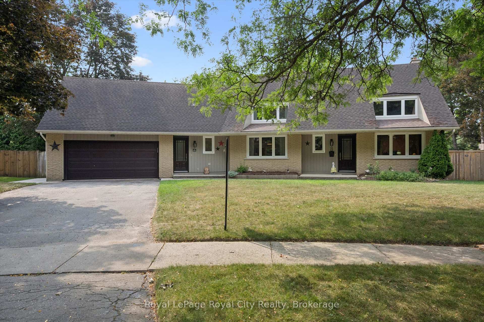 8 Berkley Place, Guelph, ON, exterior