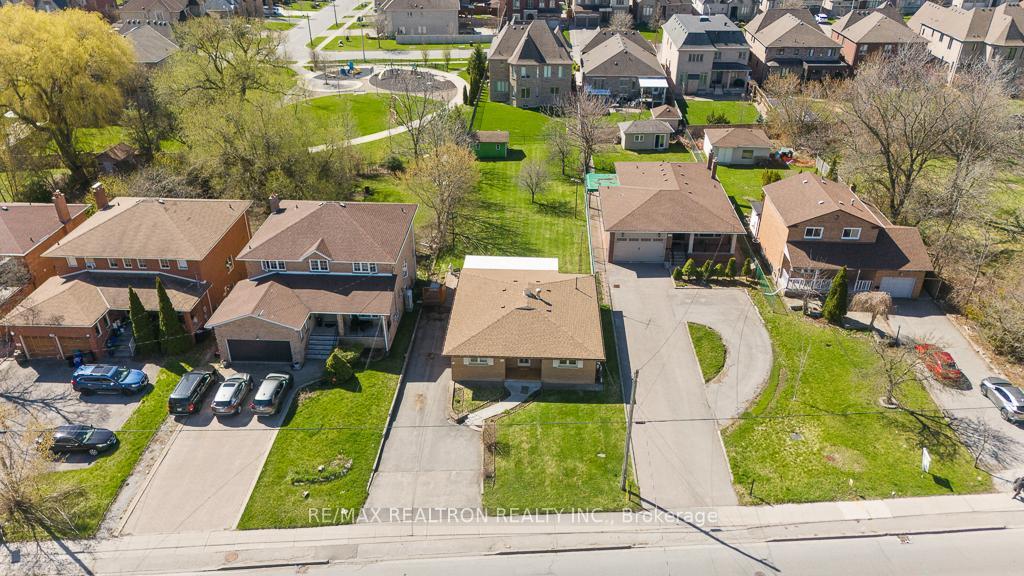 163 Elgin Mills Road W, Richmond Hill, ON, exterior