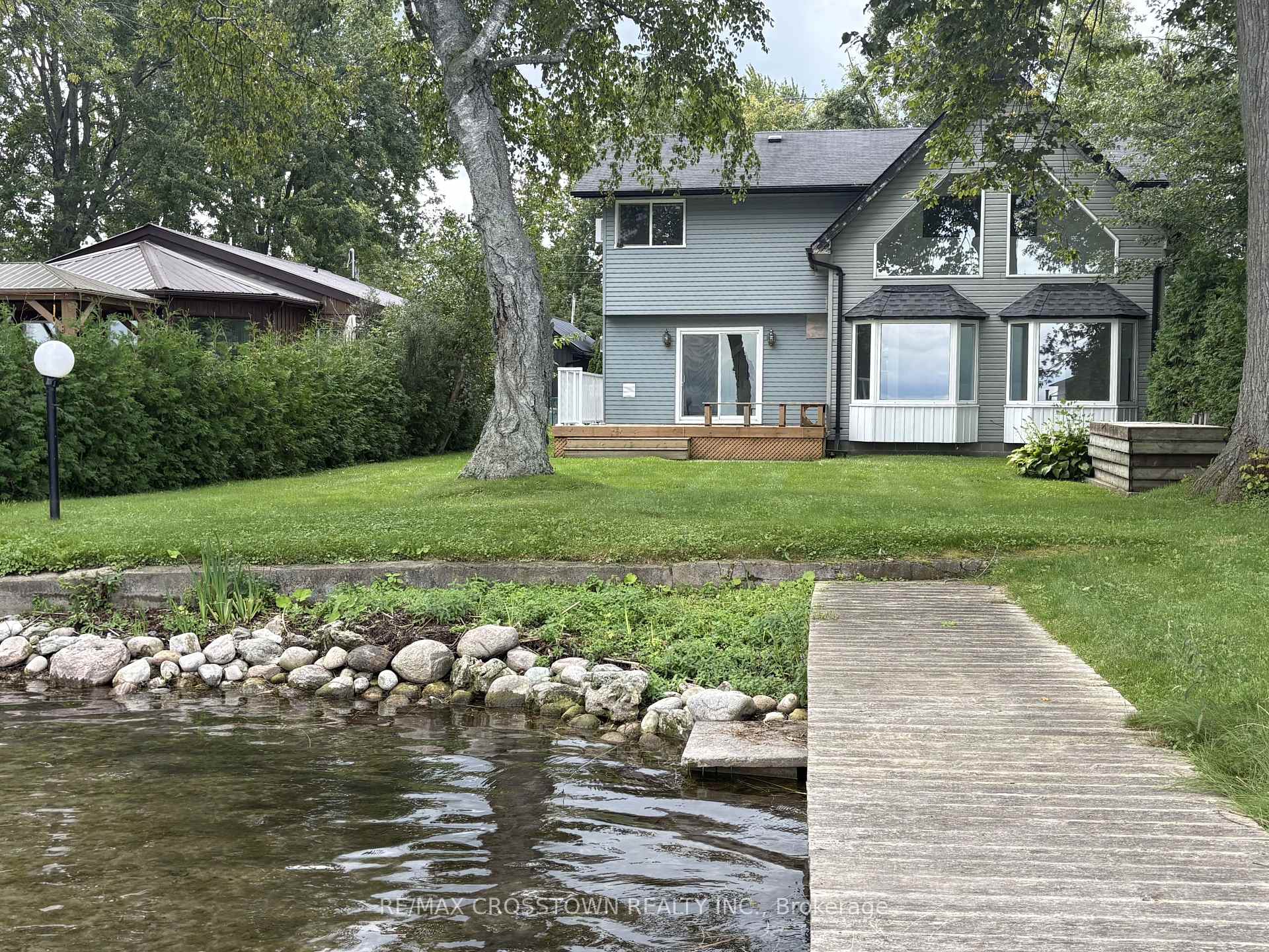 128 Moores Beach Road, Georgina, ON, exterior