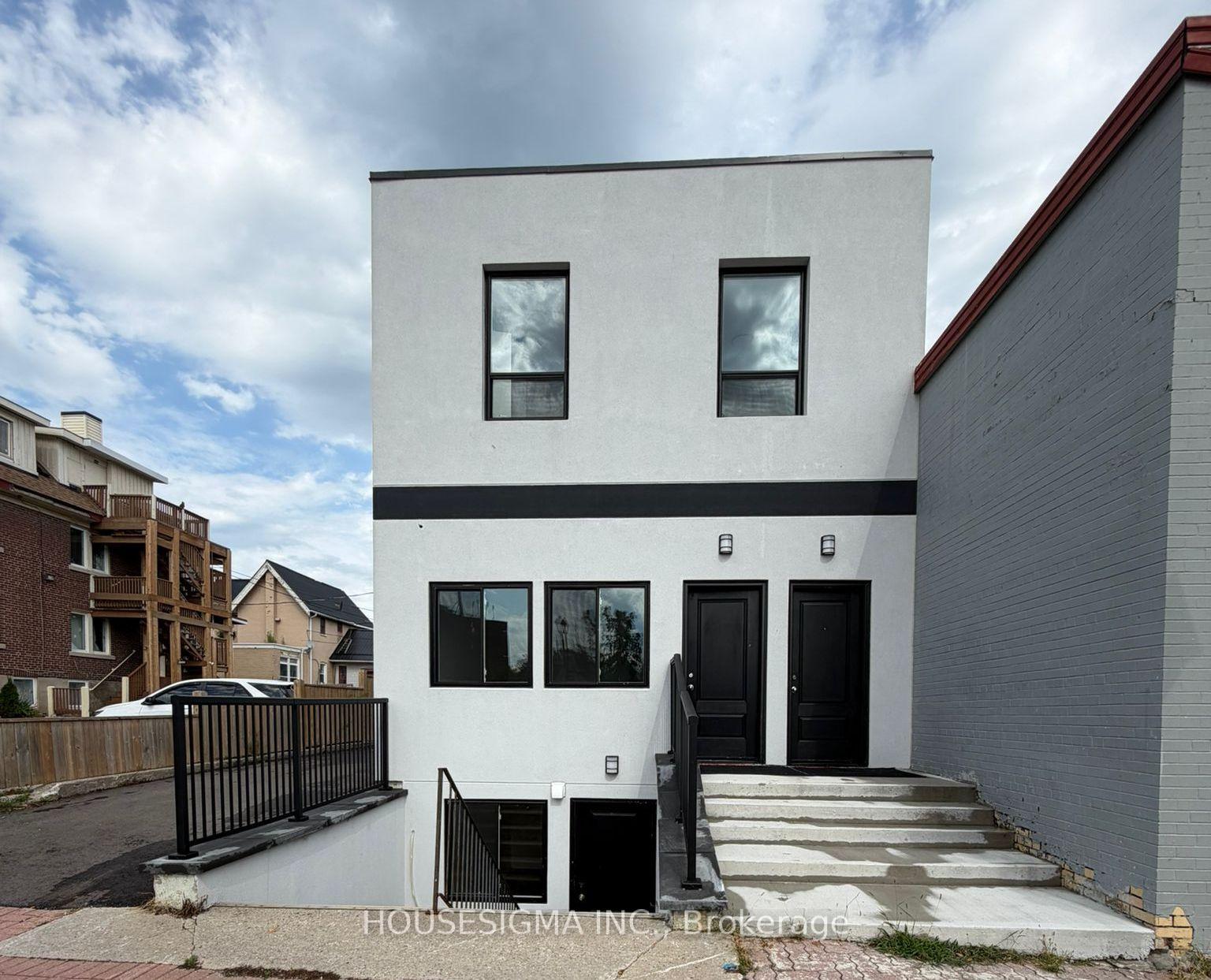 Upper Unit - 28 West Street N, Orillia, ON, exterior