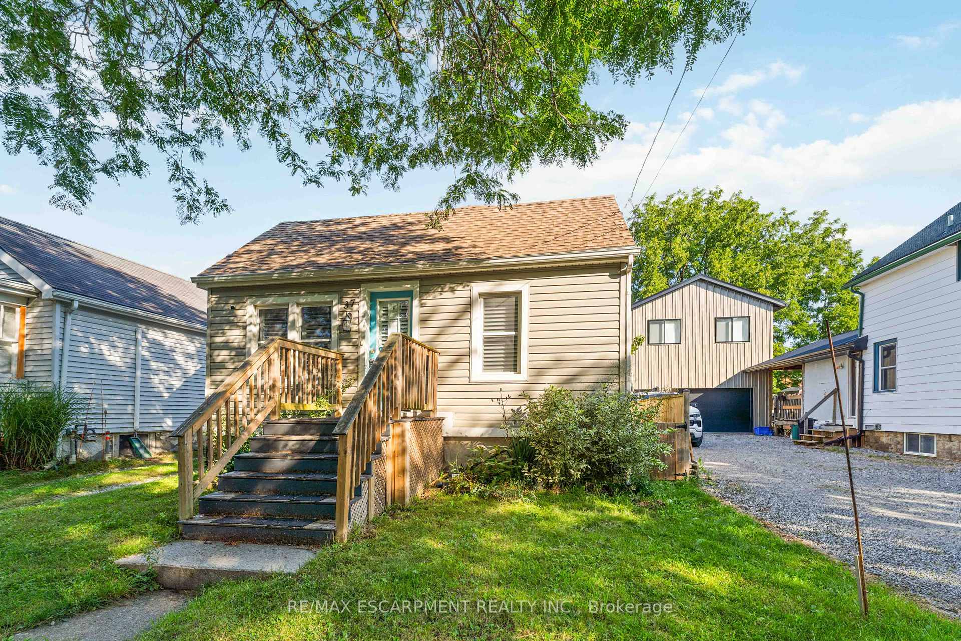 37 Maplecrest Avenue, St. Catharines, ON, exterior