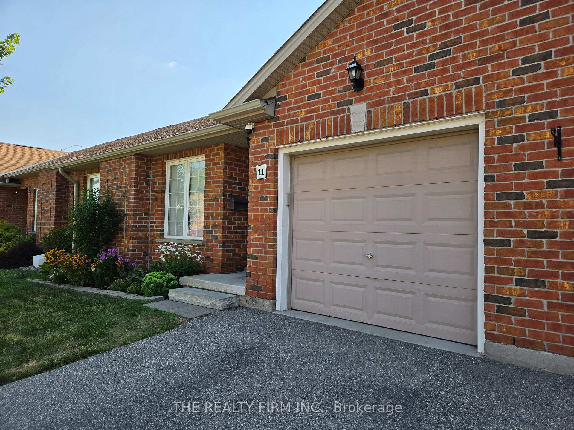 11 - 100 Stroud Crescent, London South, ON, exterior