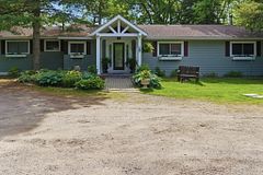 49 Maple Street, Seguin, ON, exterior
