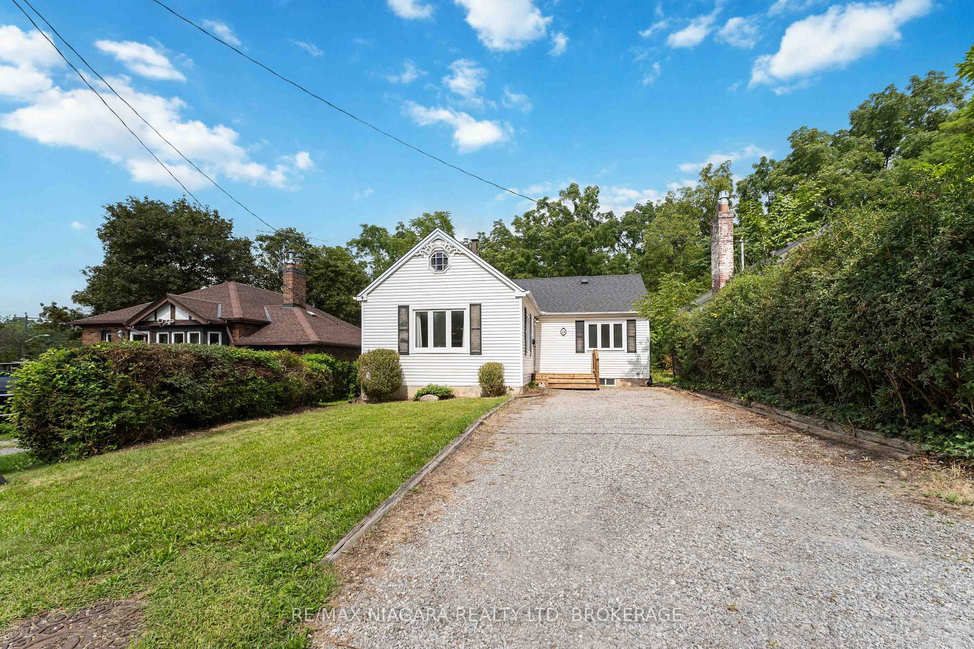 24 Welland Vale Road, St. Catharines, ON, exterior