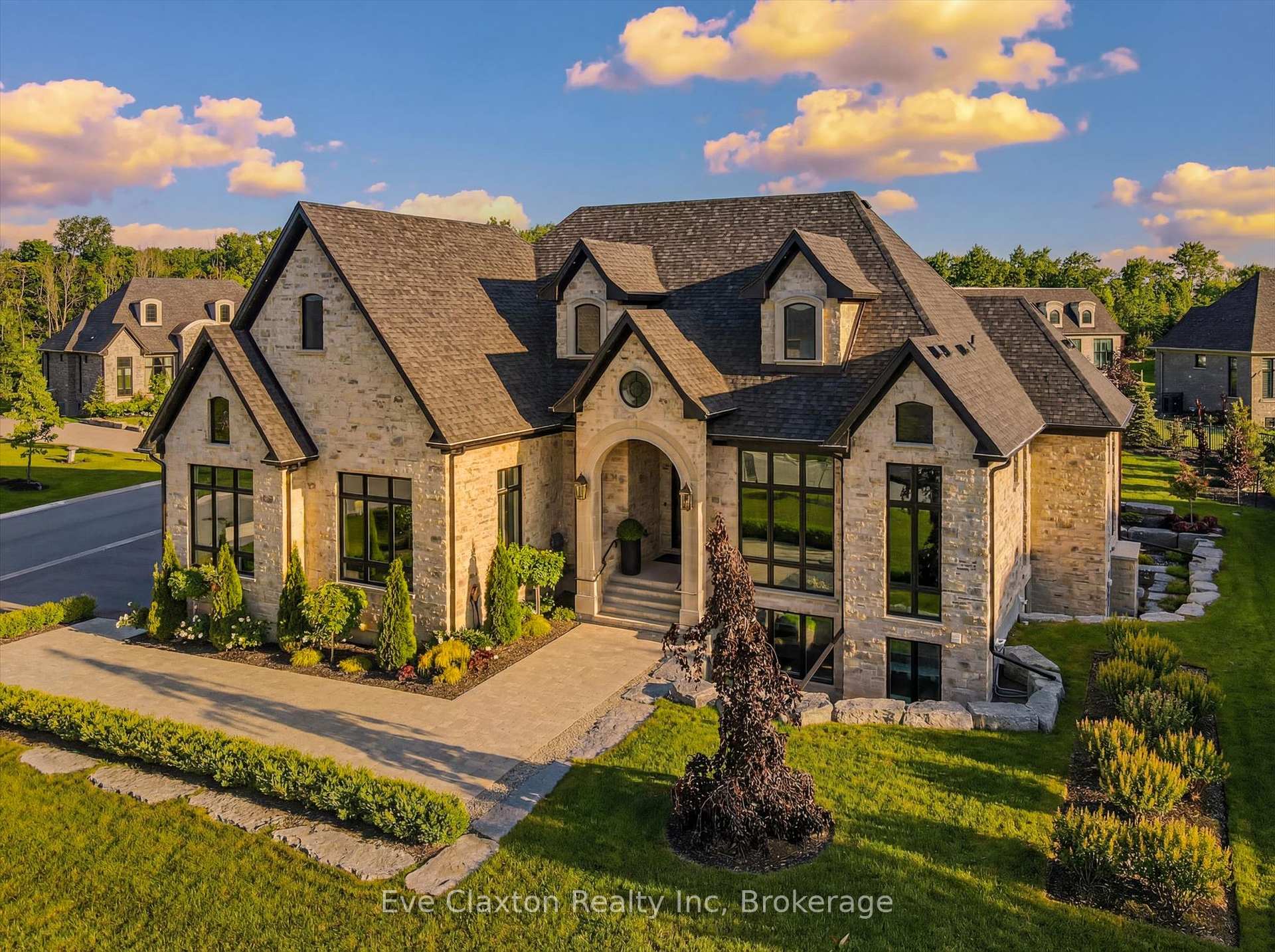 112 Heritage Lake Drive, Puslinch, ON, exterior