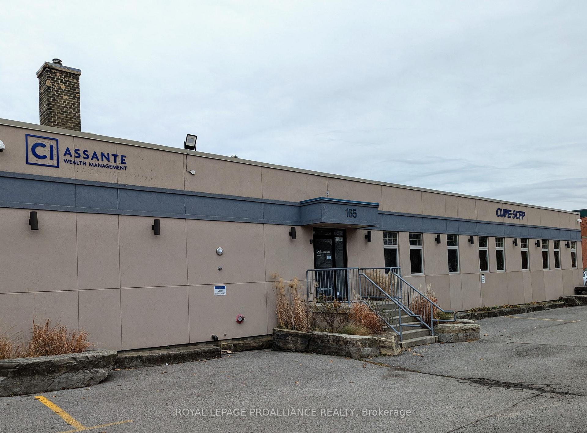 1B - 165 Sherbrooke Street, Peterborough, ON, exterior