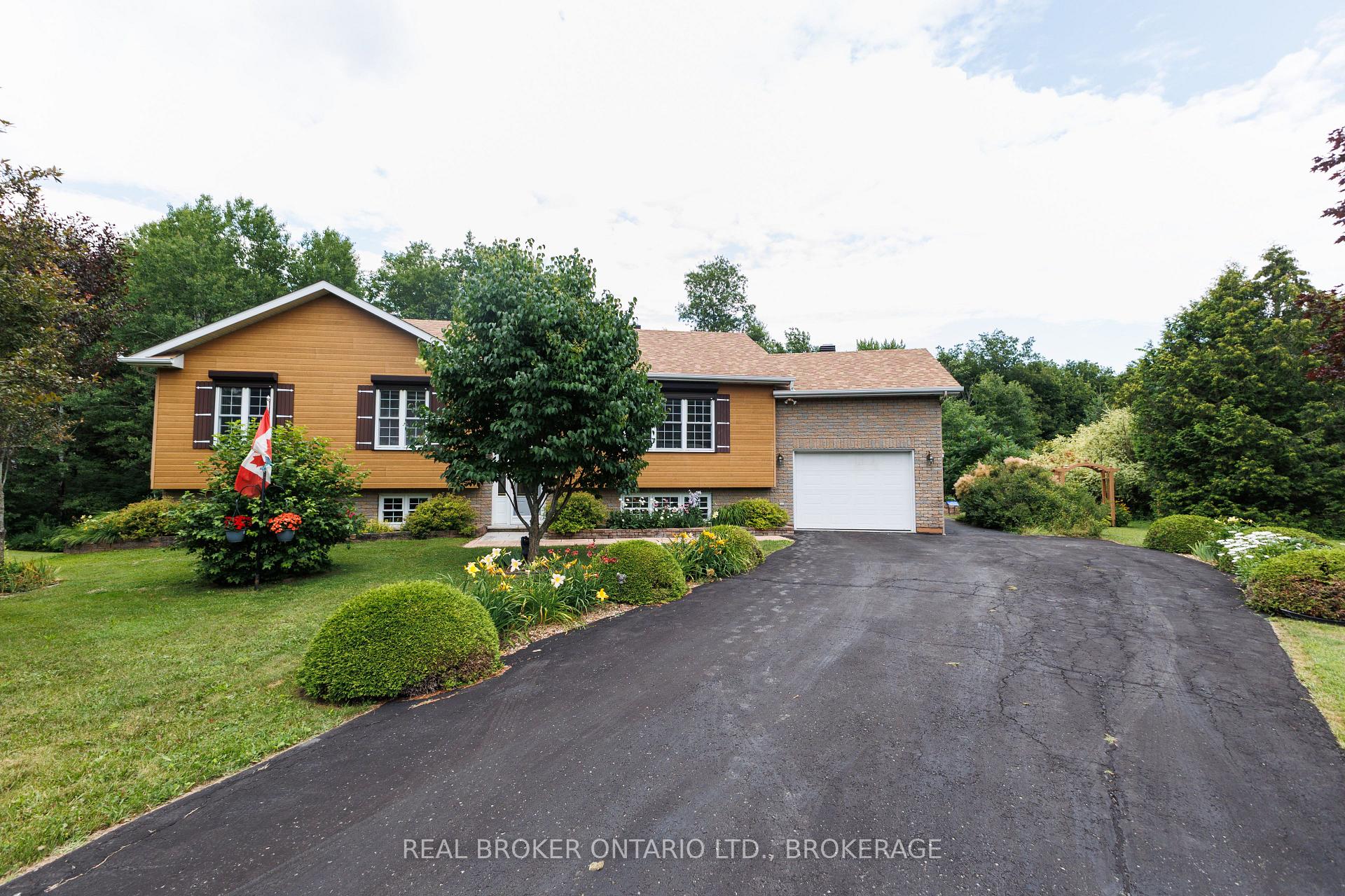 3213 Dornie Road, North Glengarry, ON, exterior
