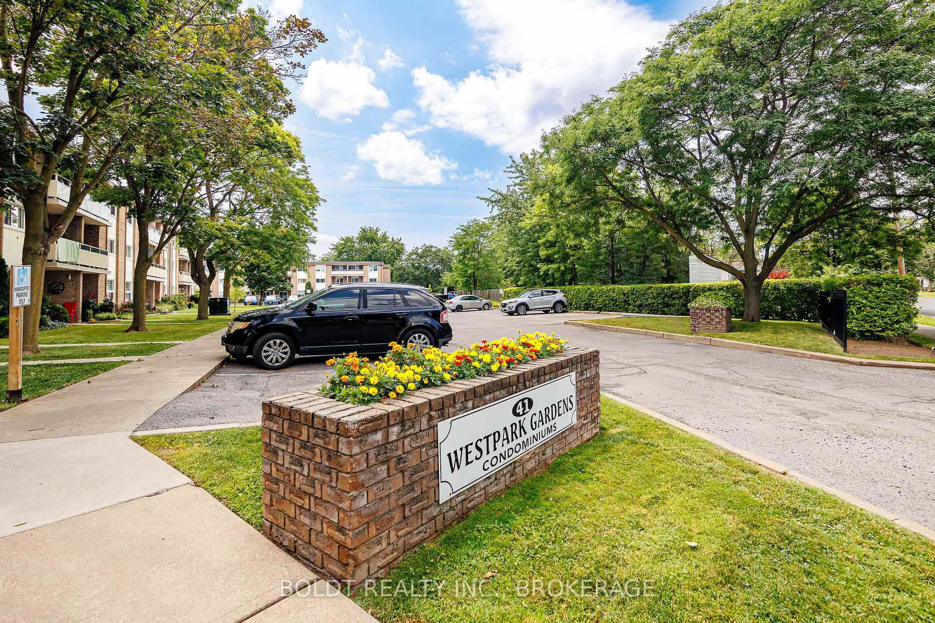 209 - 41 Rykert Street, St. Catharines, ON, exterior