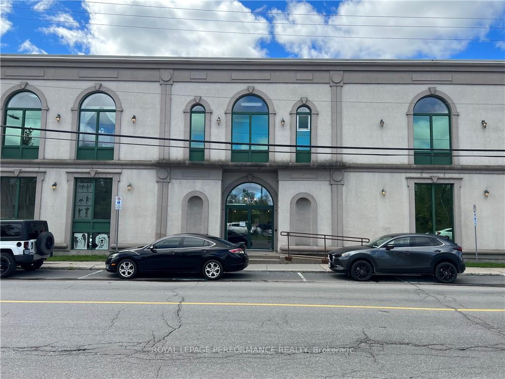 202 - 352 MAIN Street, Hawkesbury, ON, exterior