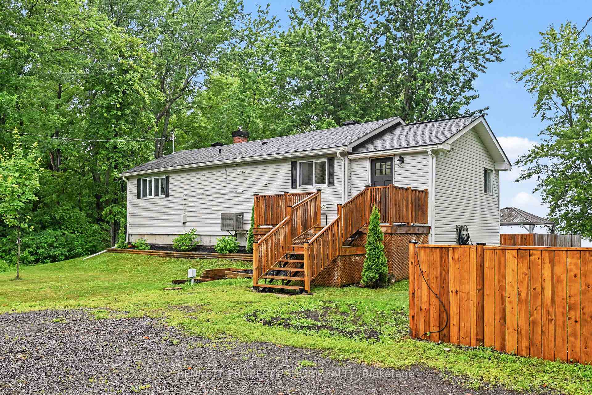 102 Moorhead Drive, Carp - Dunrobin - Huntley - Fitzroy and Area, ON, exterior