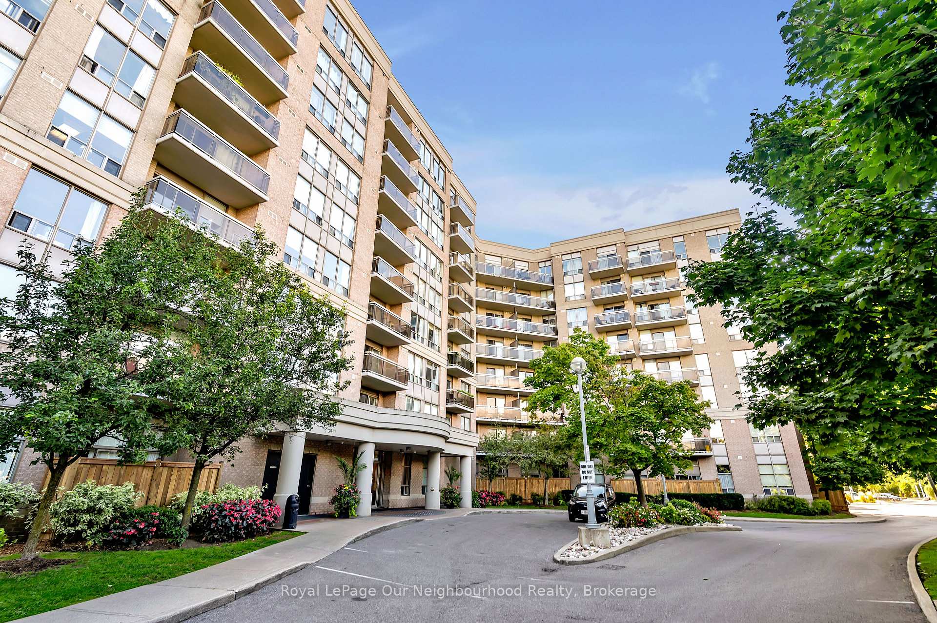 813 - 1720 Eglinton Avenue E, Toronto C13, ON, exterior