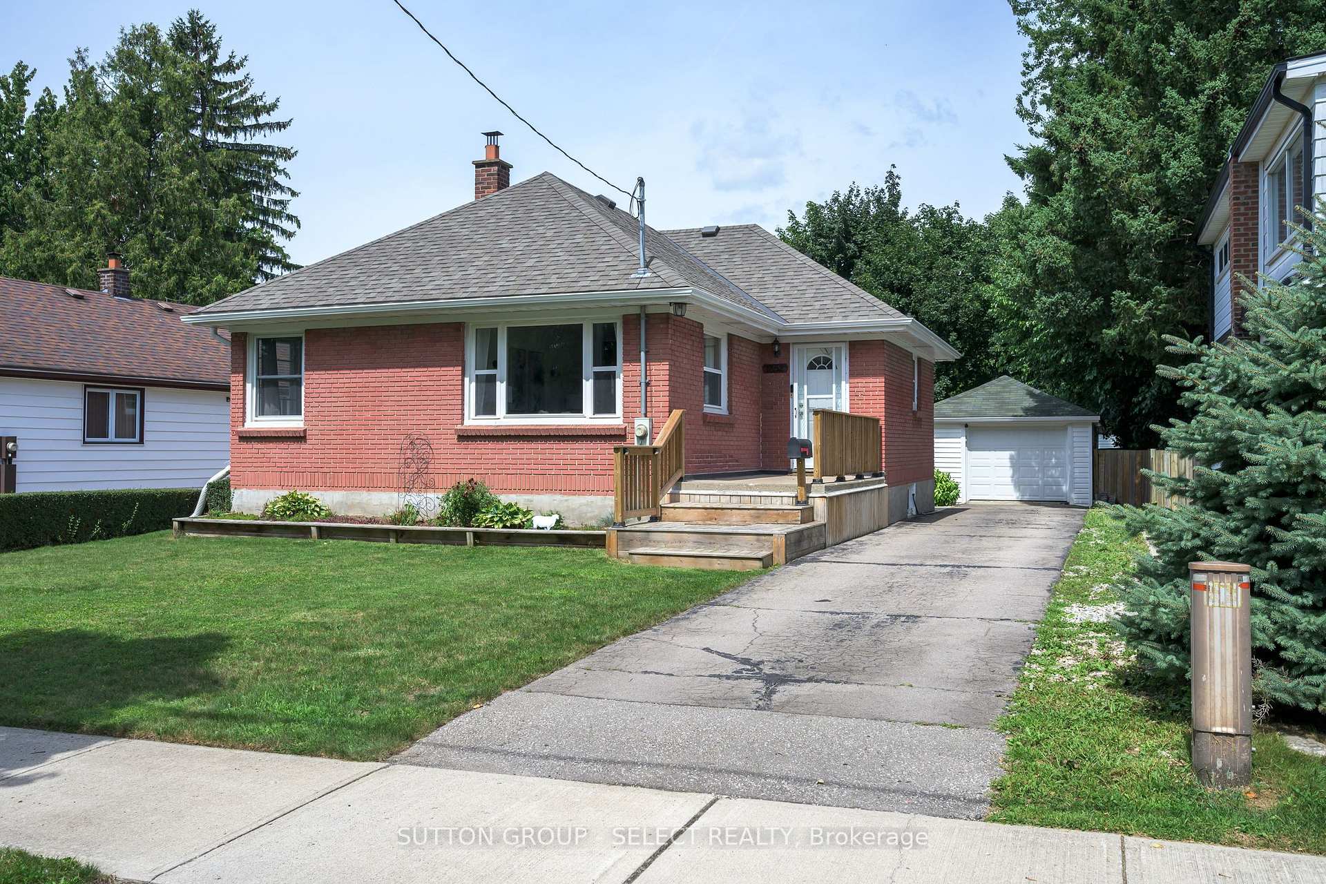 1852 Avalon Street, London East, ON, exterior