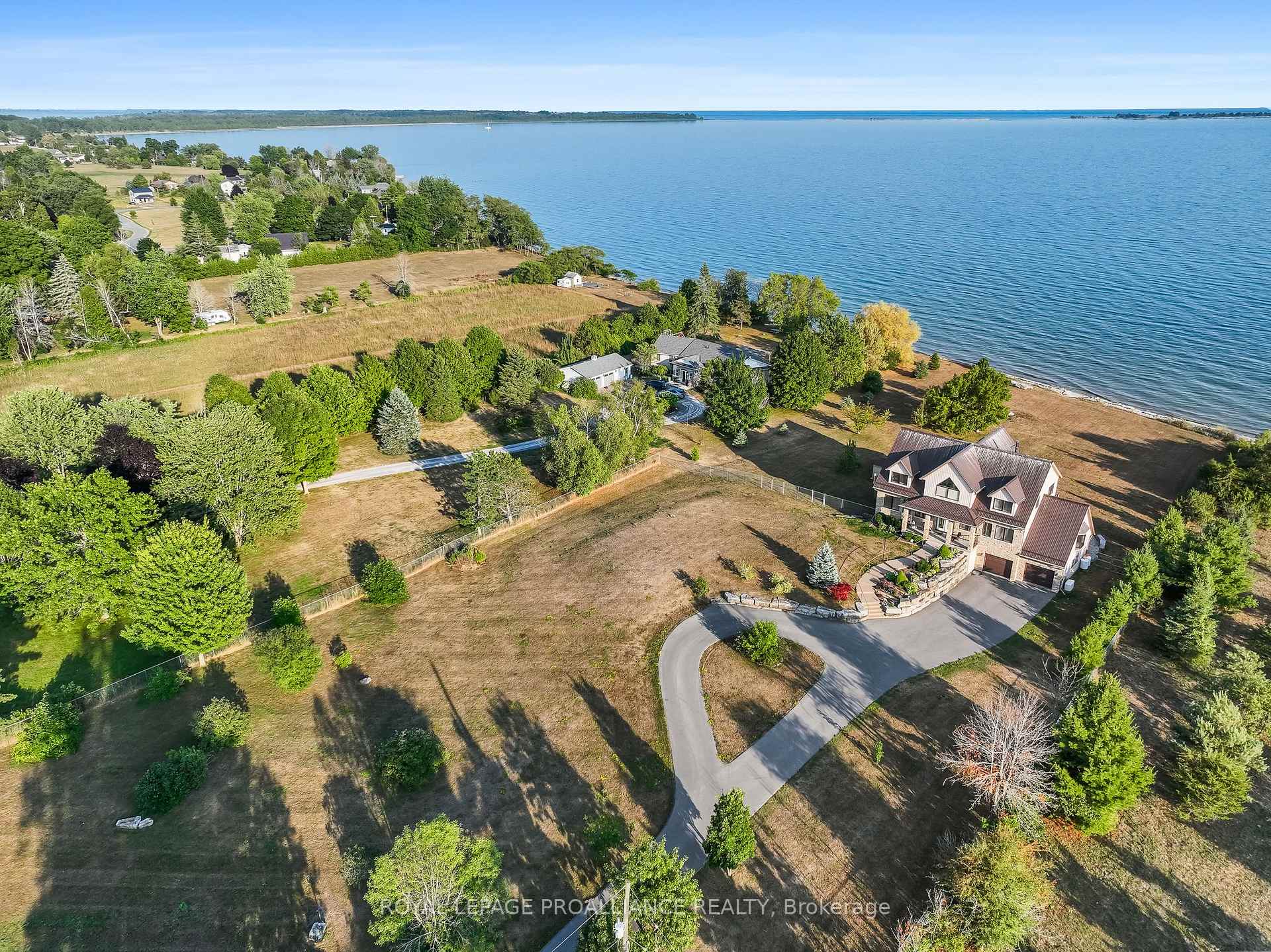263 Lakeshore Road, Brighton, ON, exterior