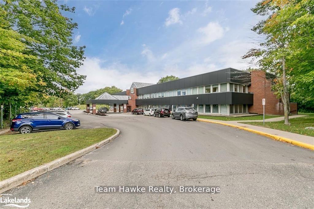 101 - 240 Penetanguishene Road, Midland, ON, exterior