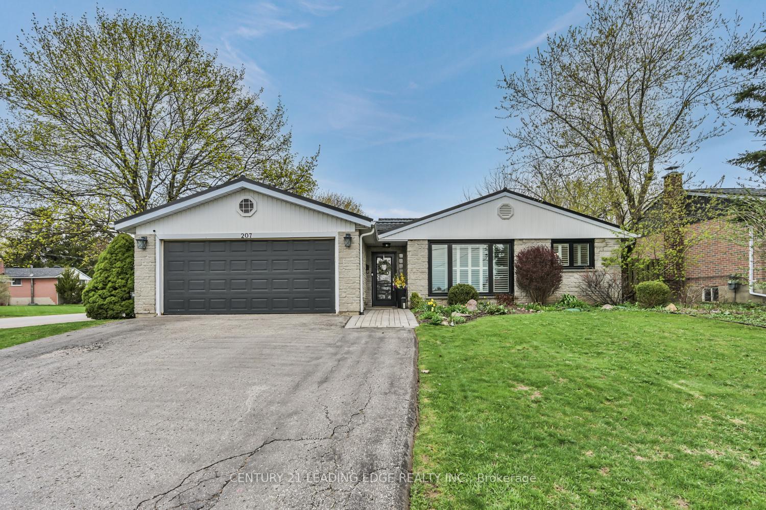 207 Yeates Avenue, Barrie, ON, exterior