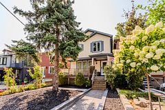 15 Battenberg Avenue, Toronto E02, ON, exterior