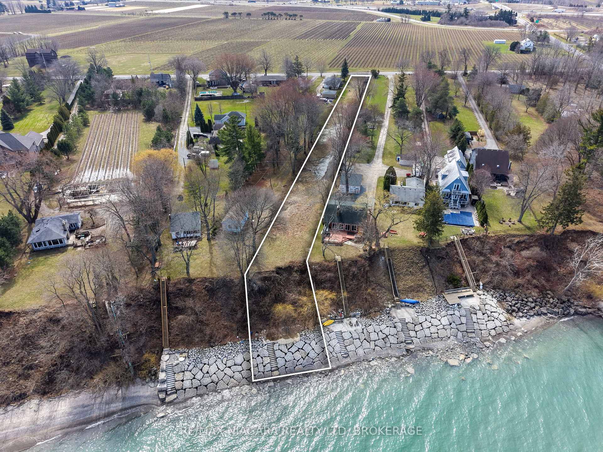 1204 LAKESHORE Road W, St. Catharines, ON, exterior