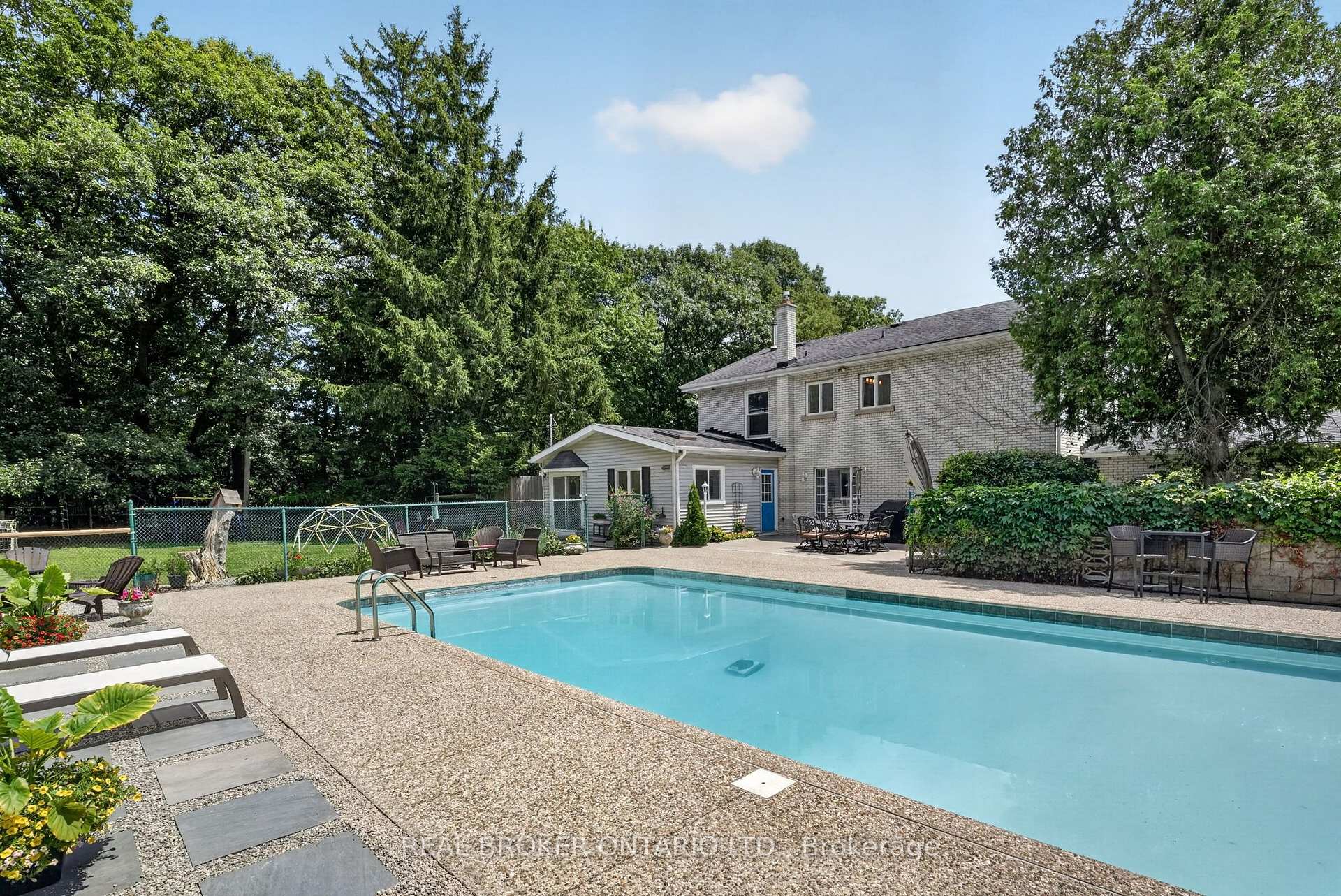 345 Jerseyville Road W, Hamilton, ON, exterior