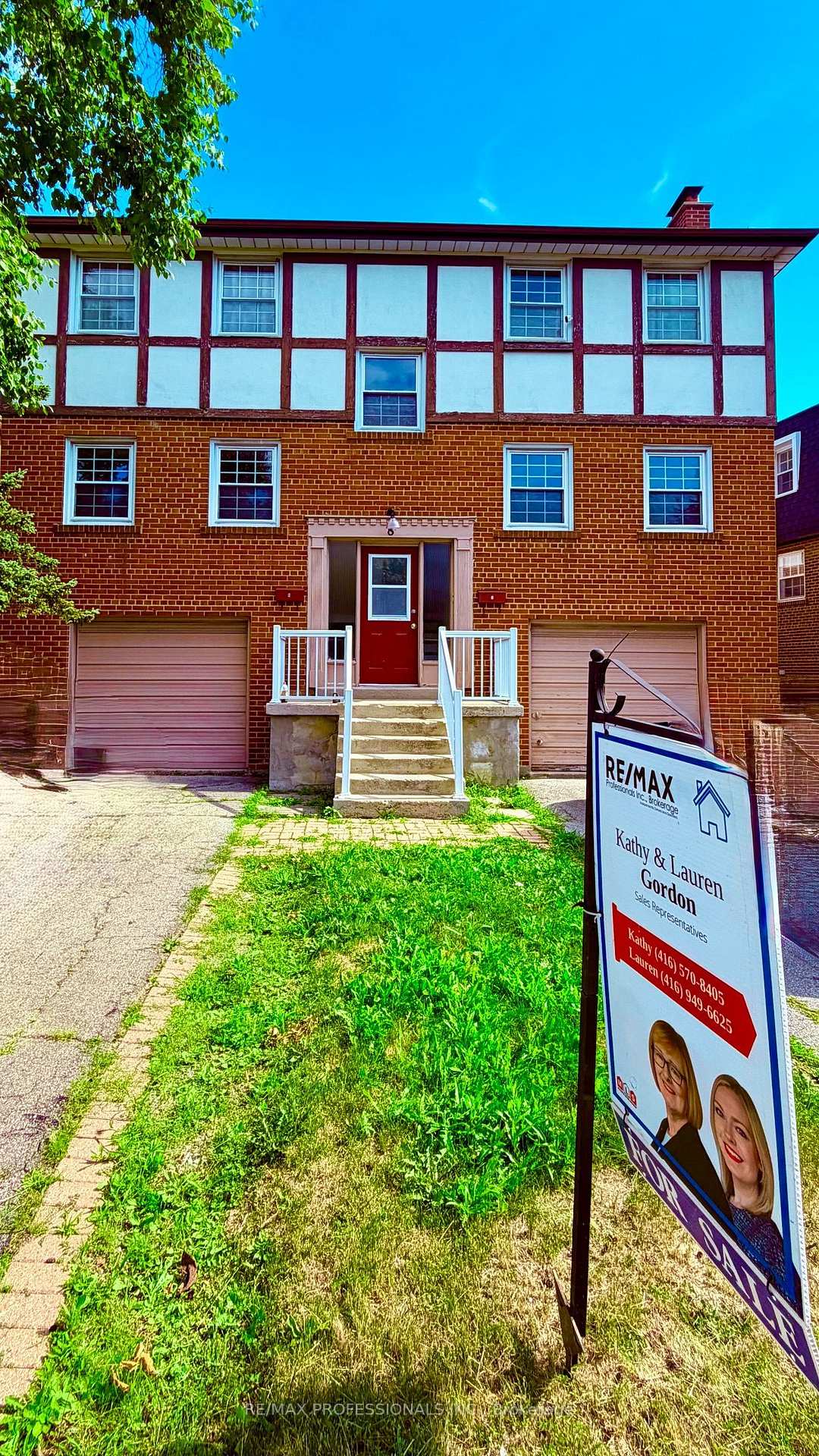 8 Bridesburg Drive, Toronto W09, ON, exterior
