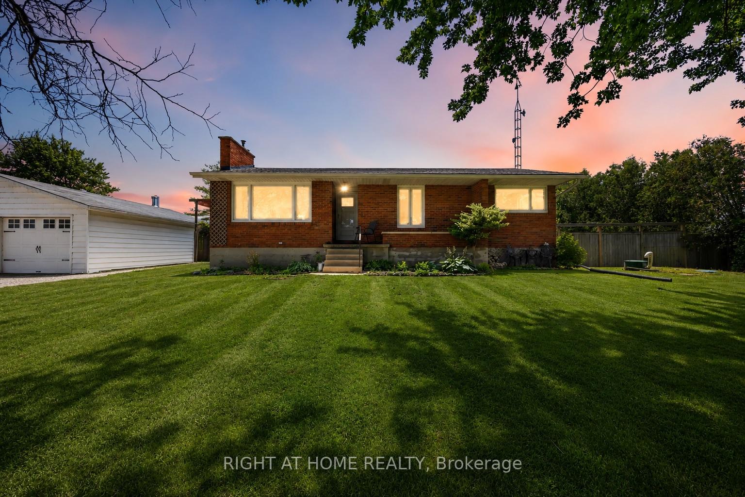 1933 Plank Road, St. Clair, ON, exterior