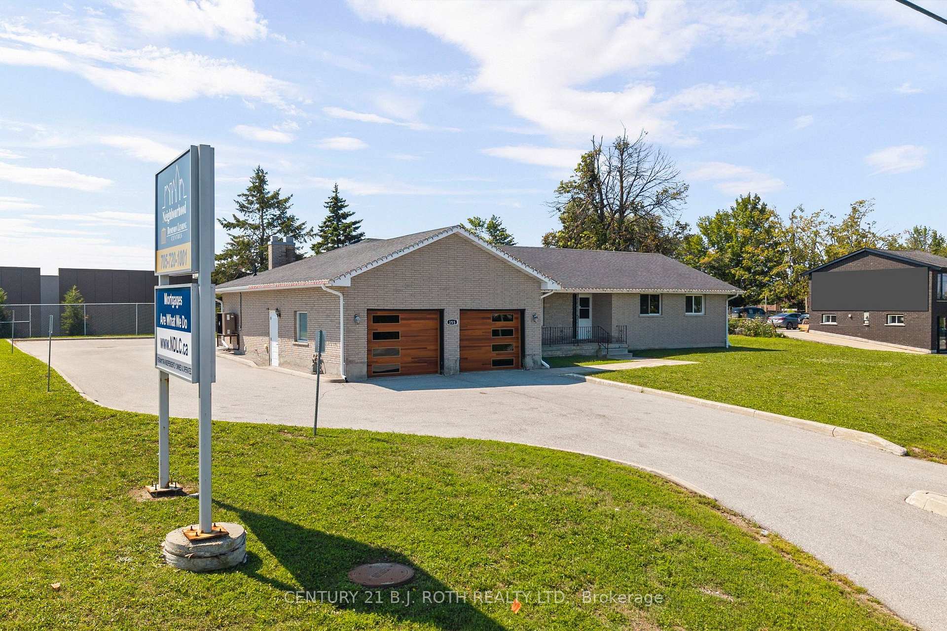 355 Mapleview Drive W, Barrie, ON, exterior