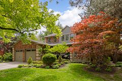 392 Aspen Forest Drive, Oakville, ON, exterior