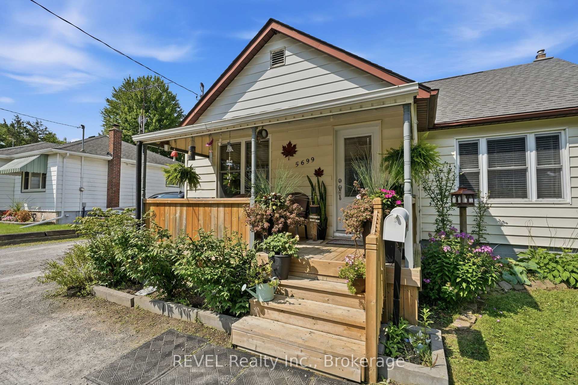 5699 Montrose Road, Niagara Falls, ON, exterior