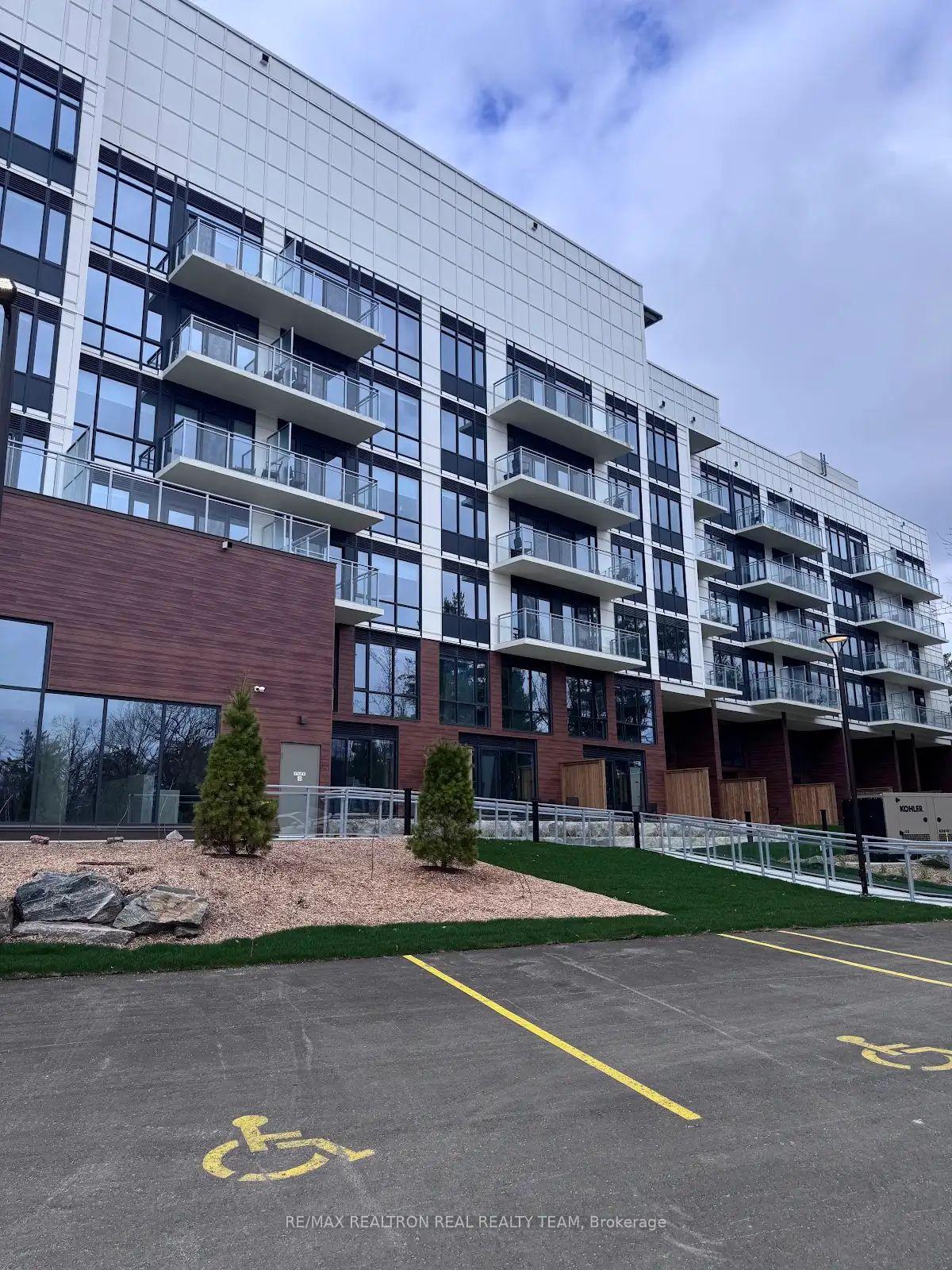 407 - 100 Carrick Trail, Gravenhurst, ON, exterior
