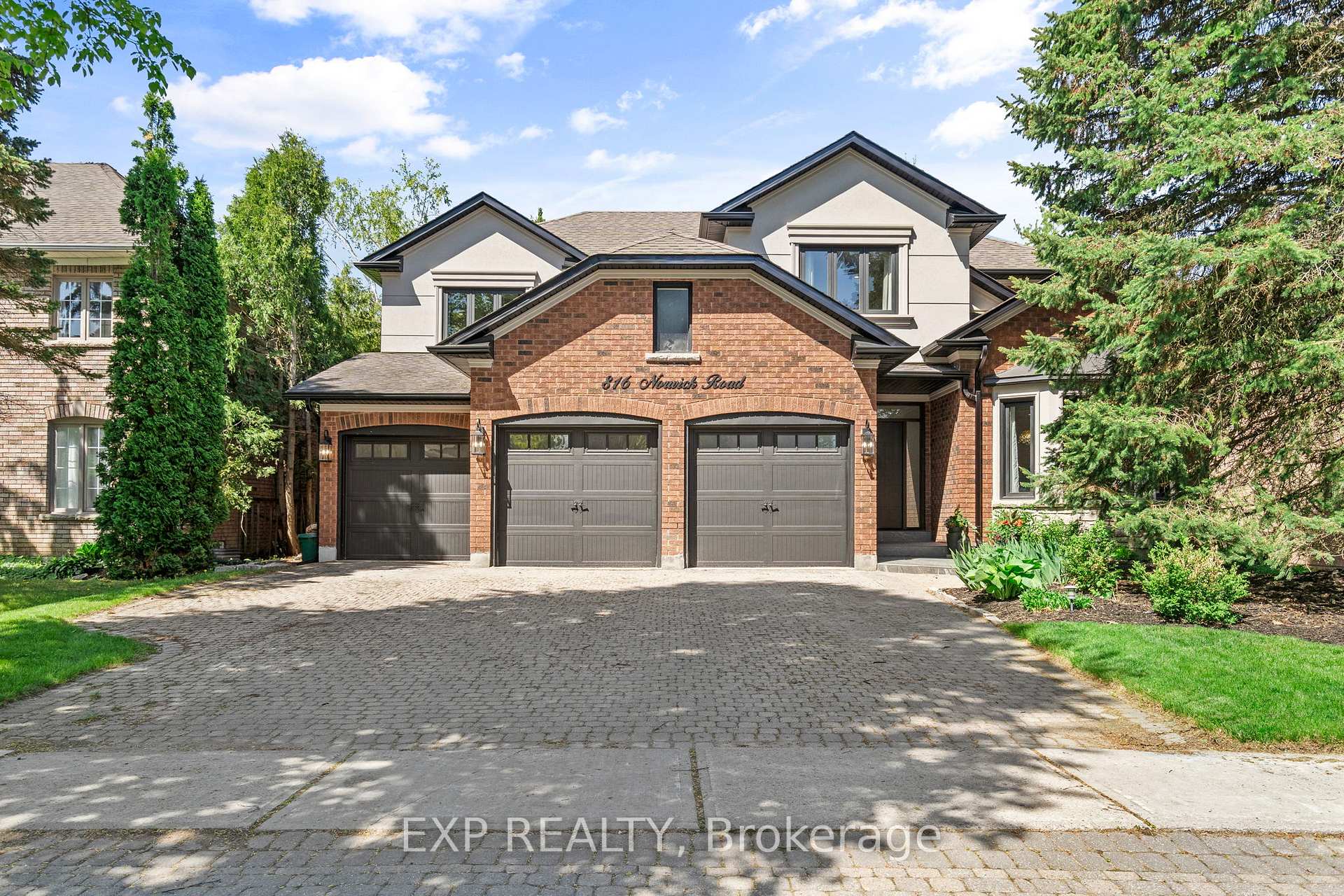 816 Norwick Road, Newmarket, ON, exterior