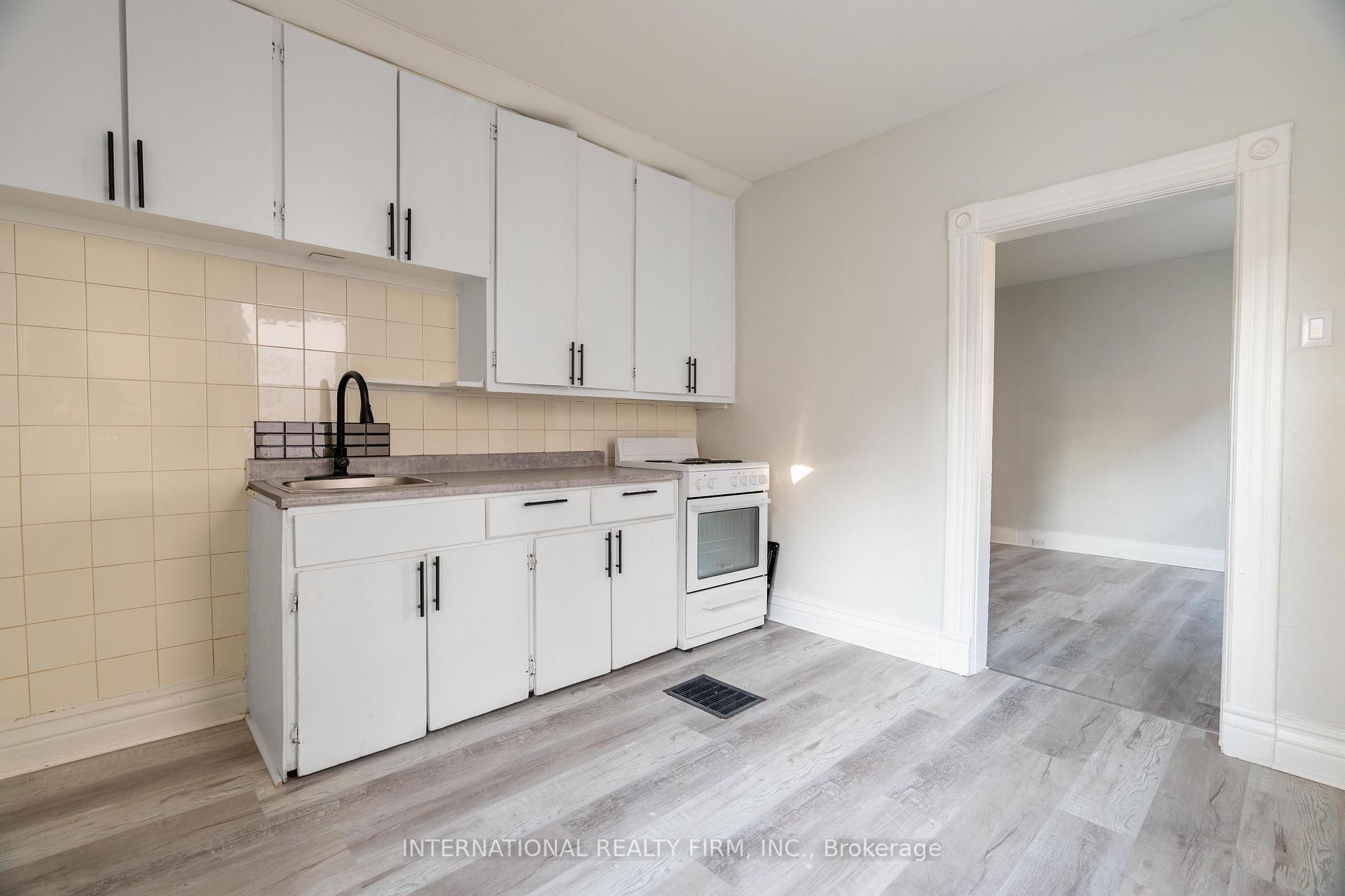 4 - 221 Hamilton Road E, London East, ON, exterior