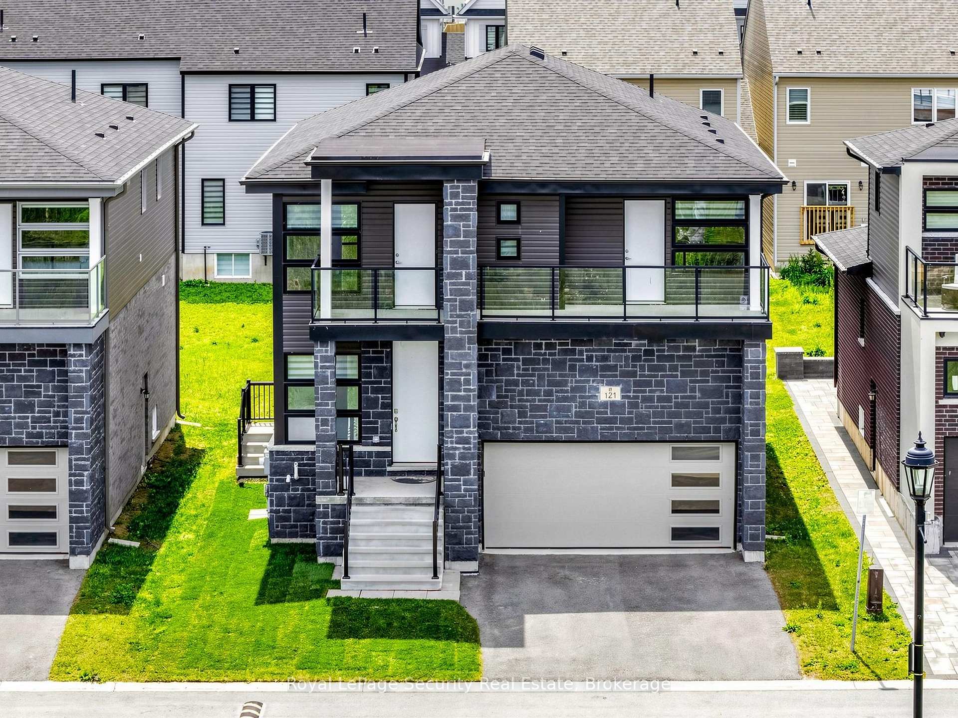 86 - 121 Sebastian Street, Blue Mountains, ON, exterior