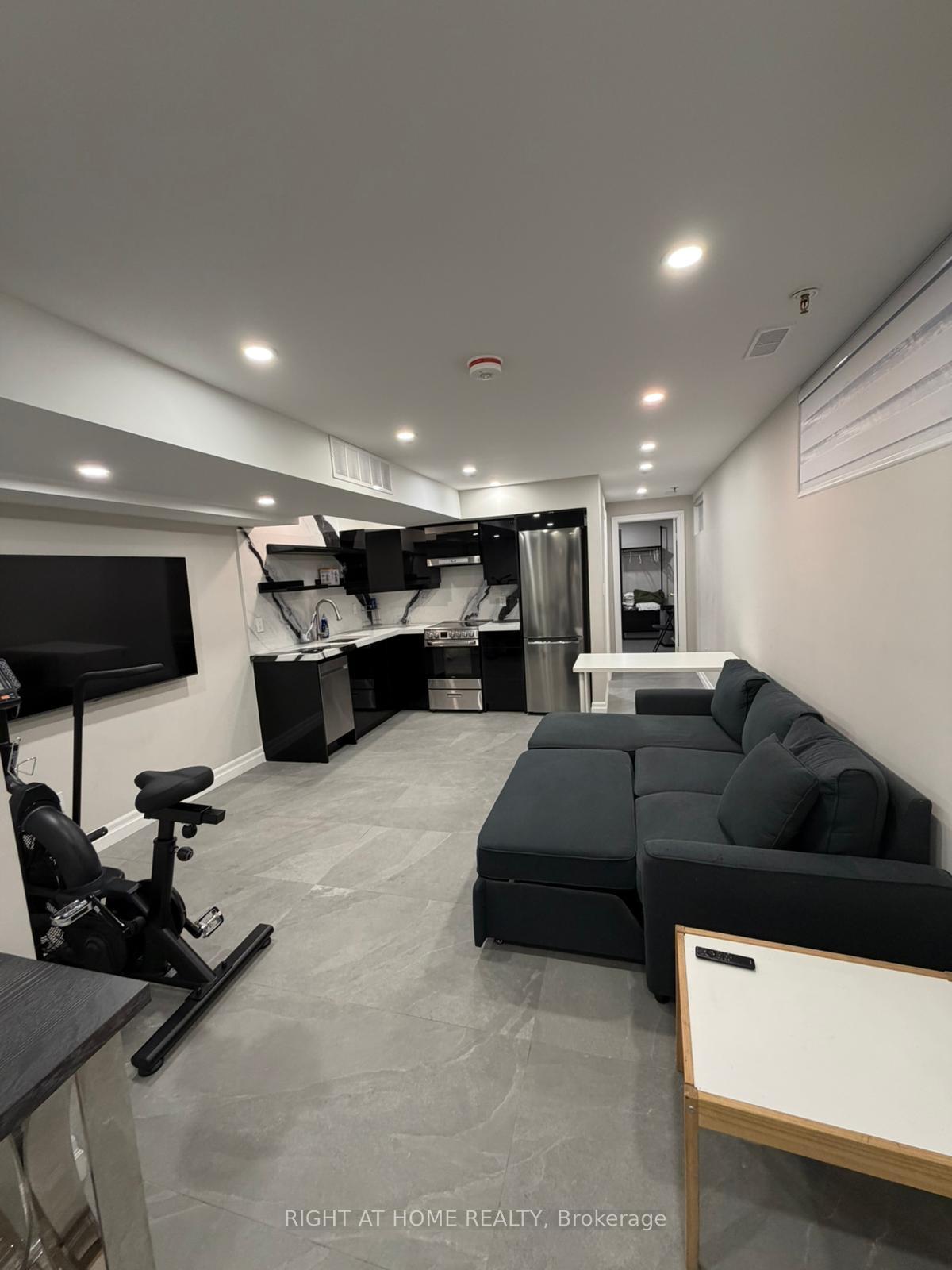 Lower - 18 Wroxeter Avenue, Toronto E01, ON, exterior