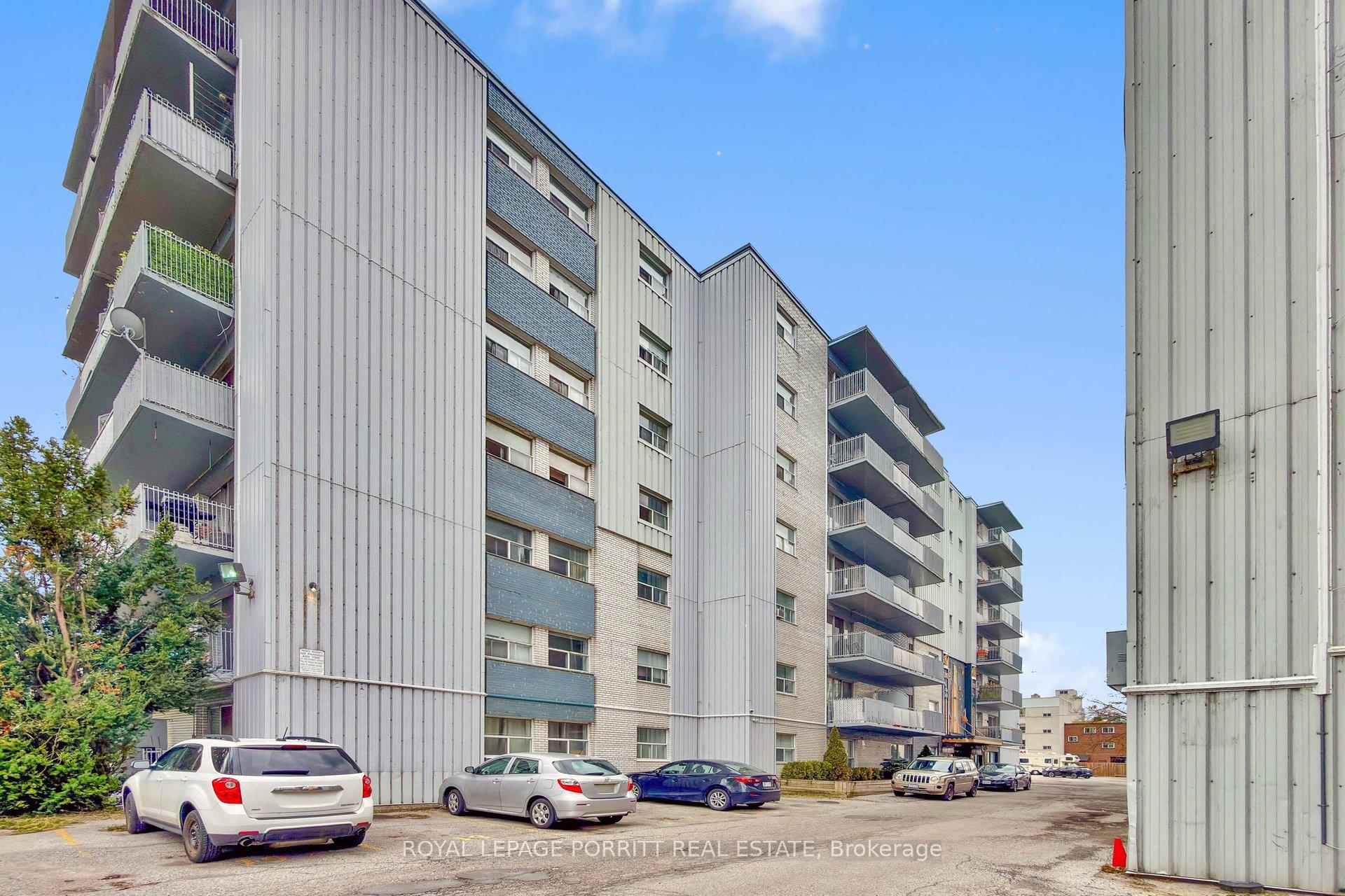 39 - 2 Superior Avenue, Toronto W06, ON, exterior