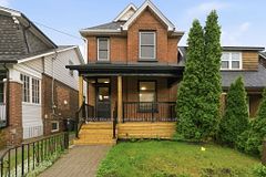 7 Heyworth Crescent, Toronto E02, ON, exterior