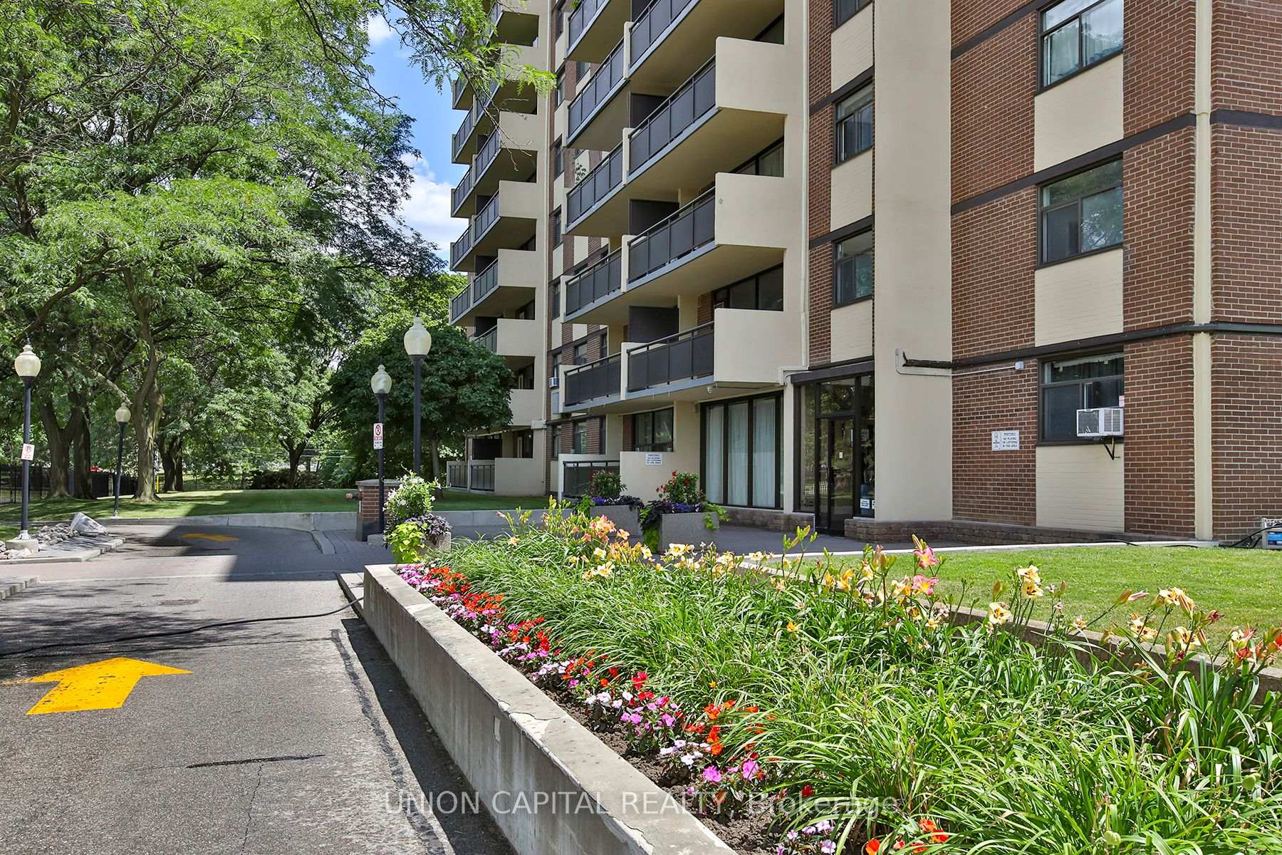 711 - 5 Frith Road, Toronto W05, ON, exterior