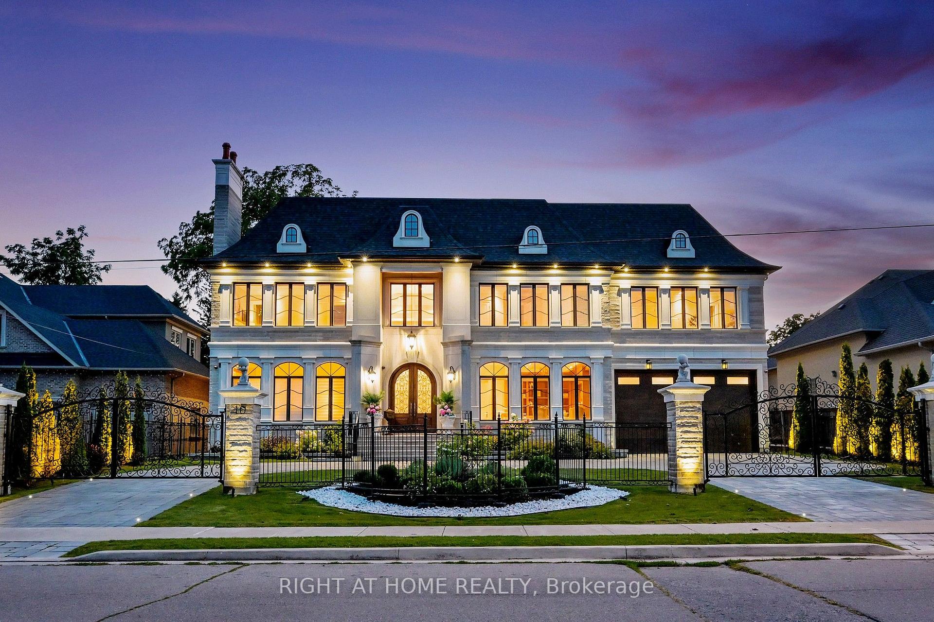 10 Yongeview Avenue, Richmond Hill, ON, exterior