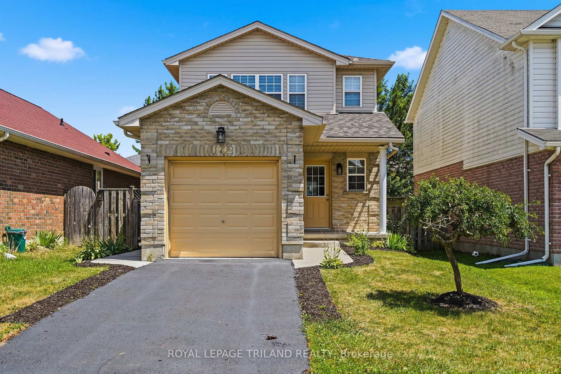 1942 Bloom Crescent, London North, ON, exterior
