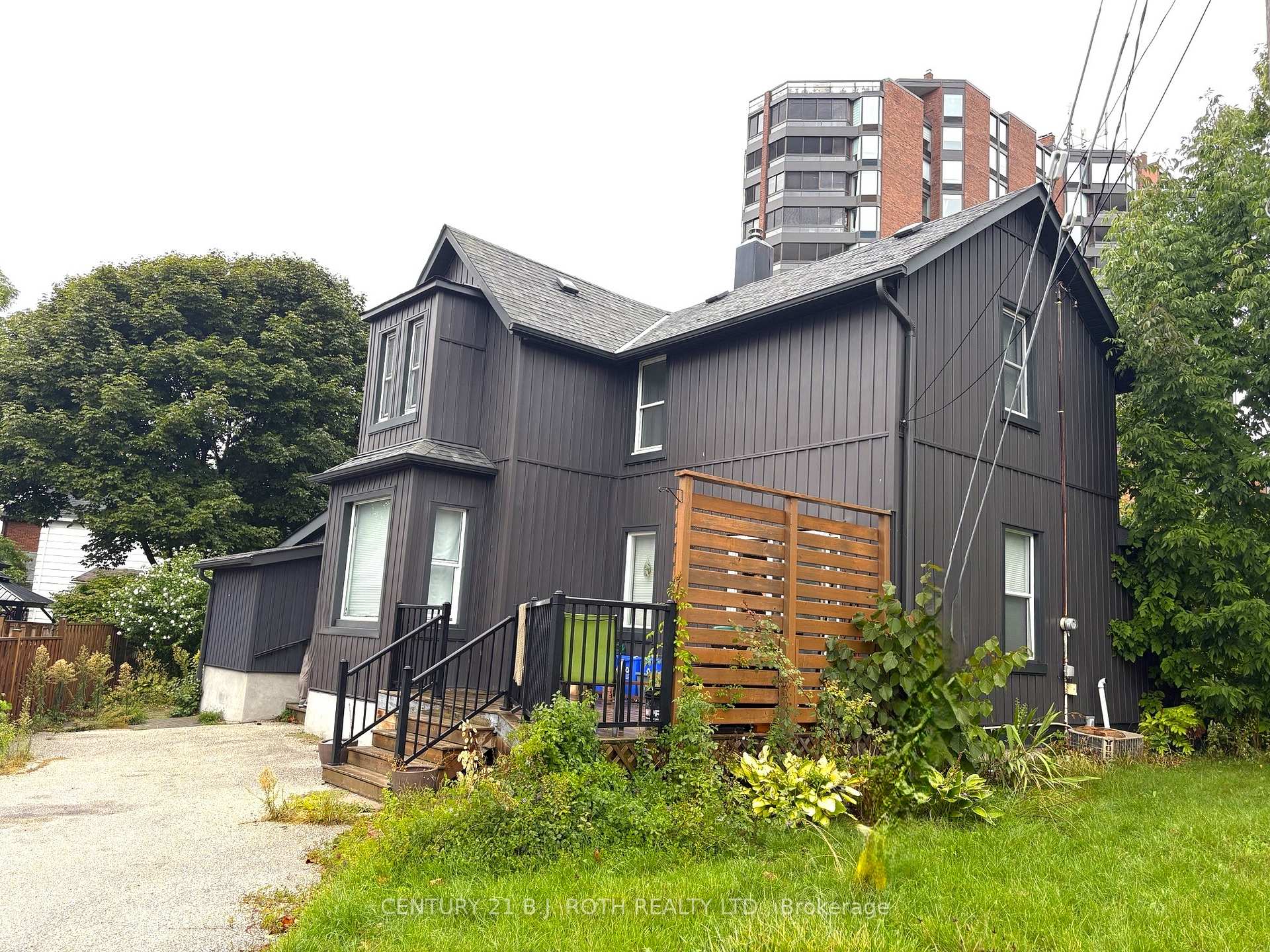 253 Dunlop Street E, Barrie, ON, exterior