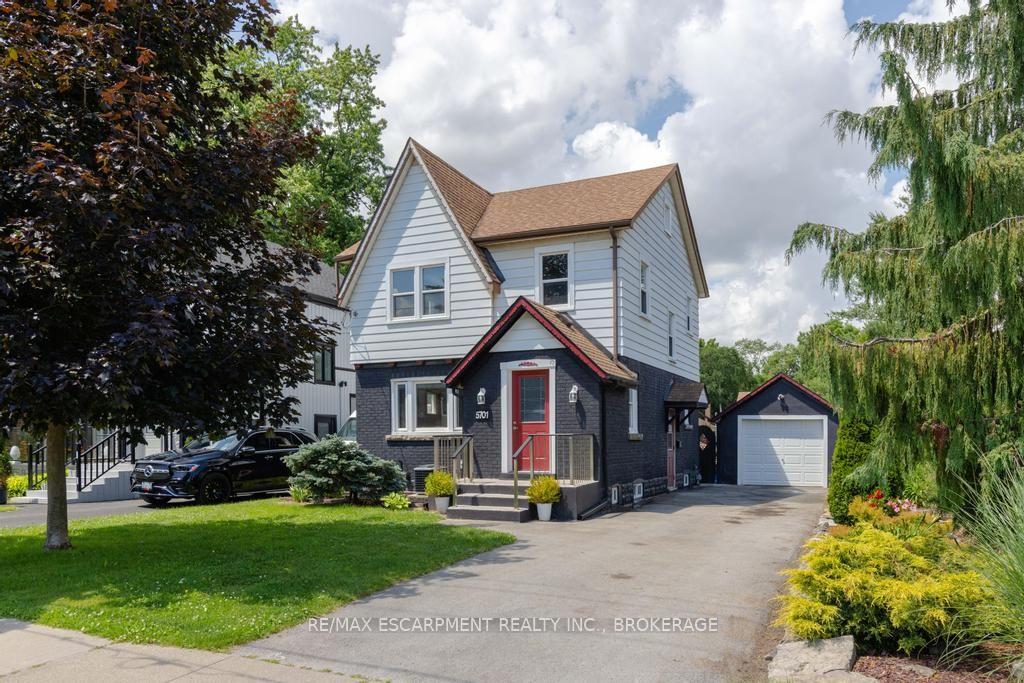 5701 Dorchester Road, Niagara Falls, ON, exterior