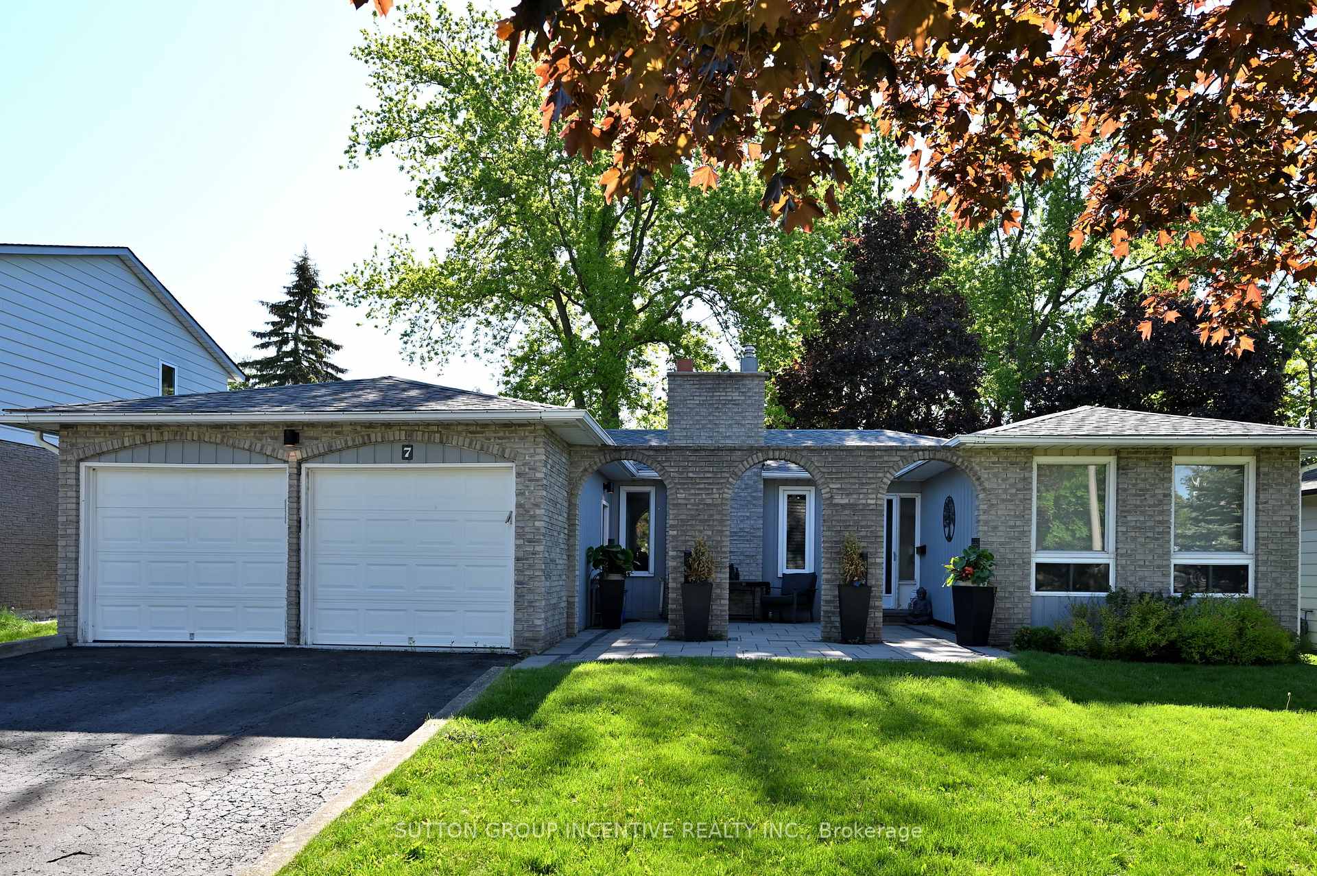 7 HURON Street, Barrie, ON, exterior