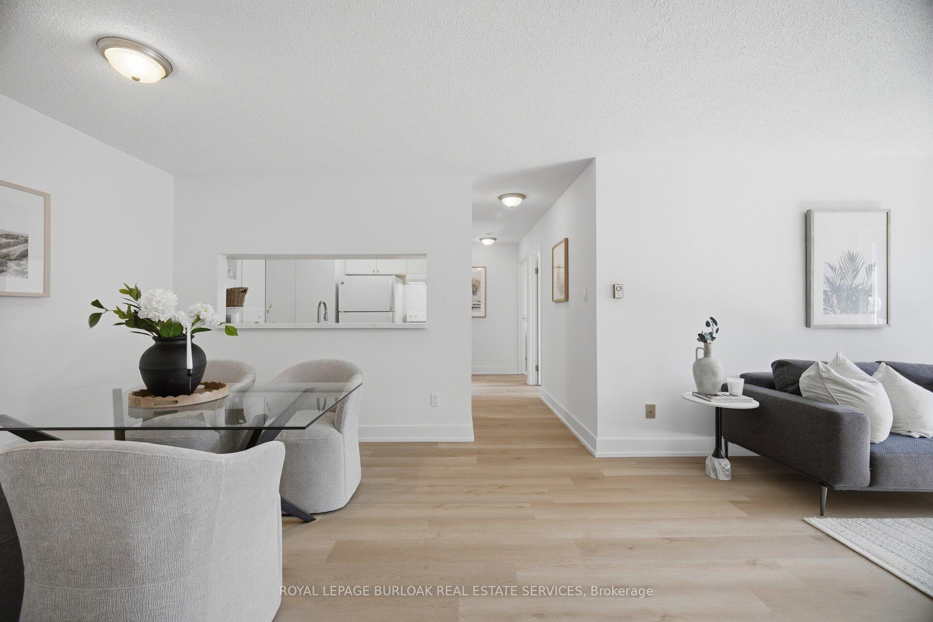 532 - 1450 Glen Abbey Gate, Oakville, ON, exterior