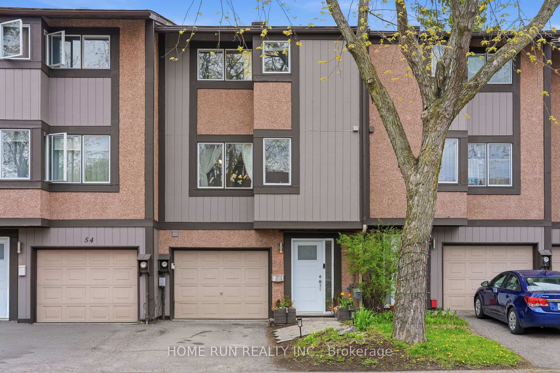 52 Reaney Court, Kanata, ON, exterior