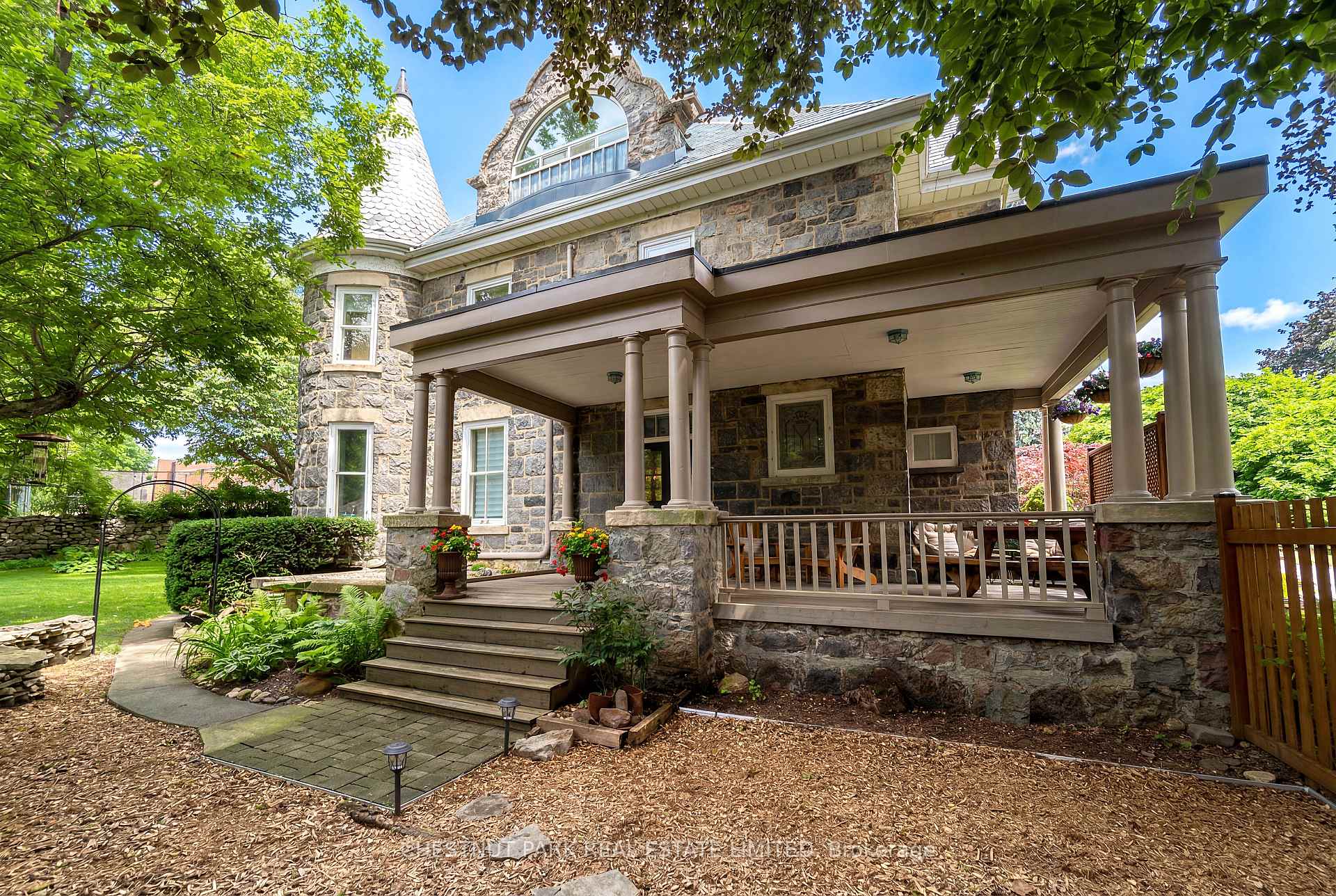 54 Bruce Street, Cambridge, ON, exterior