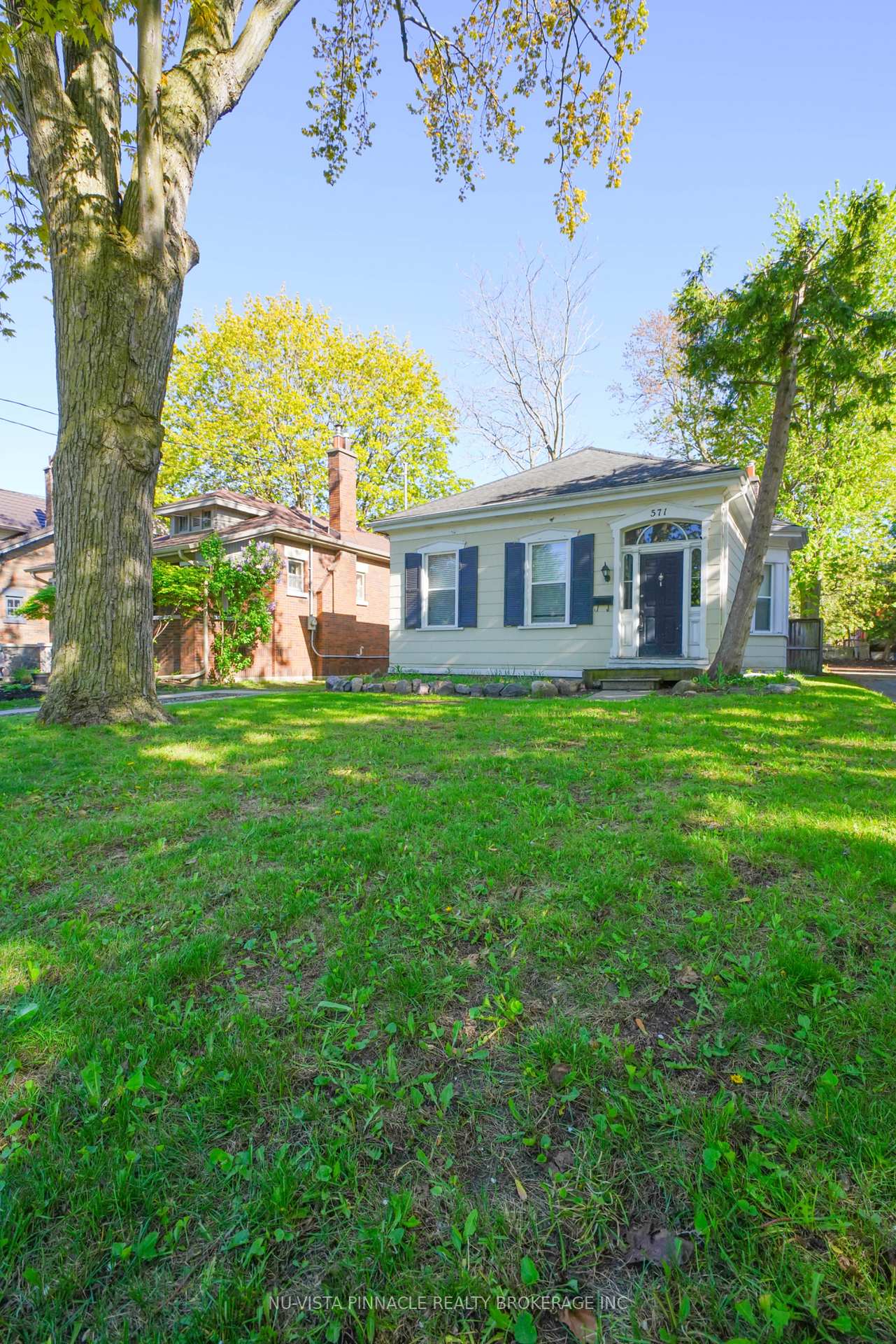 571 Dufferin Avenue, London East, ON, exterior