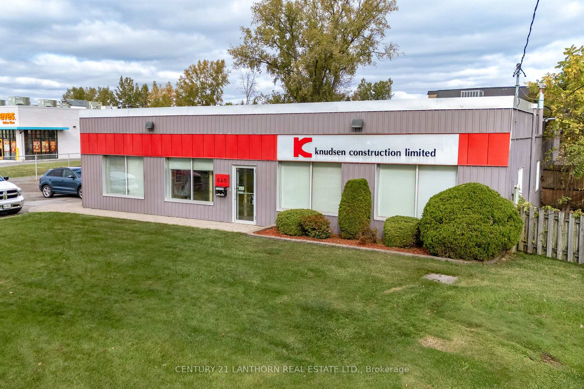 640 Dundas Street E, Belleville, ON, exterior